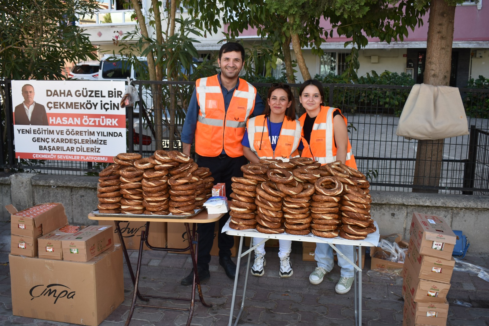 Çekmeköy Sevenler Platformu Öğrencilere 5 Bin Simit Dağıtarak Yüzleri Güldürdü