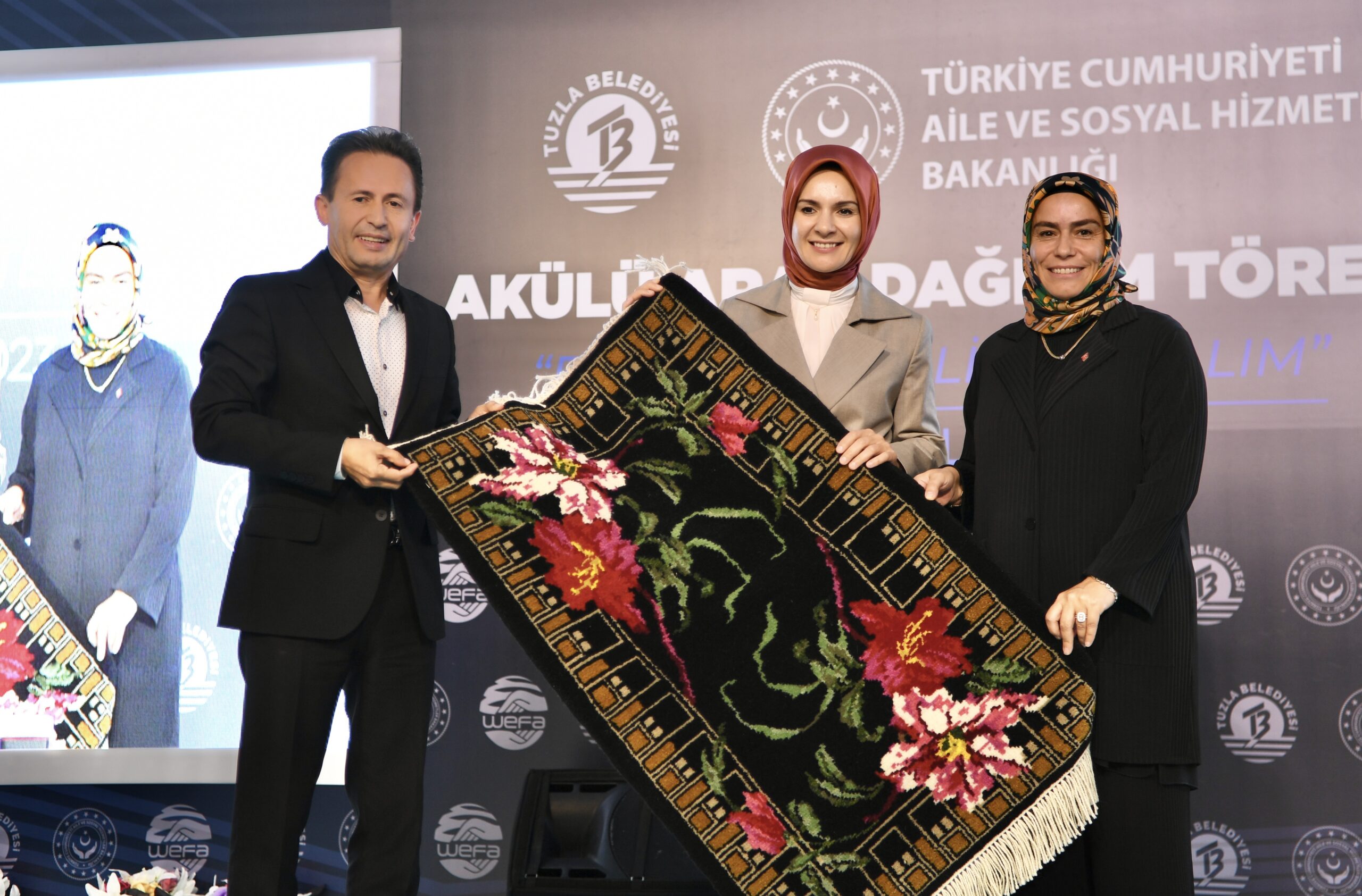 Tuzla’da 200 akülü araç, ihtiyaç sahibi engelli vatandaşlarla buluşturuldu