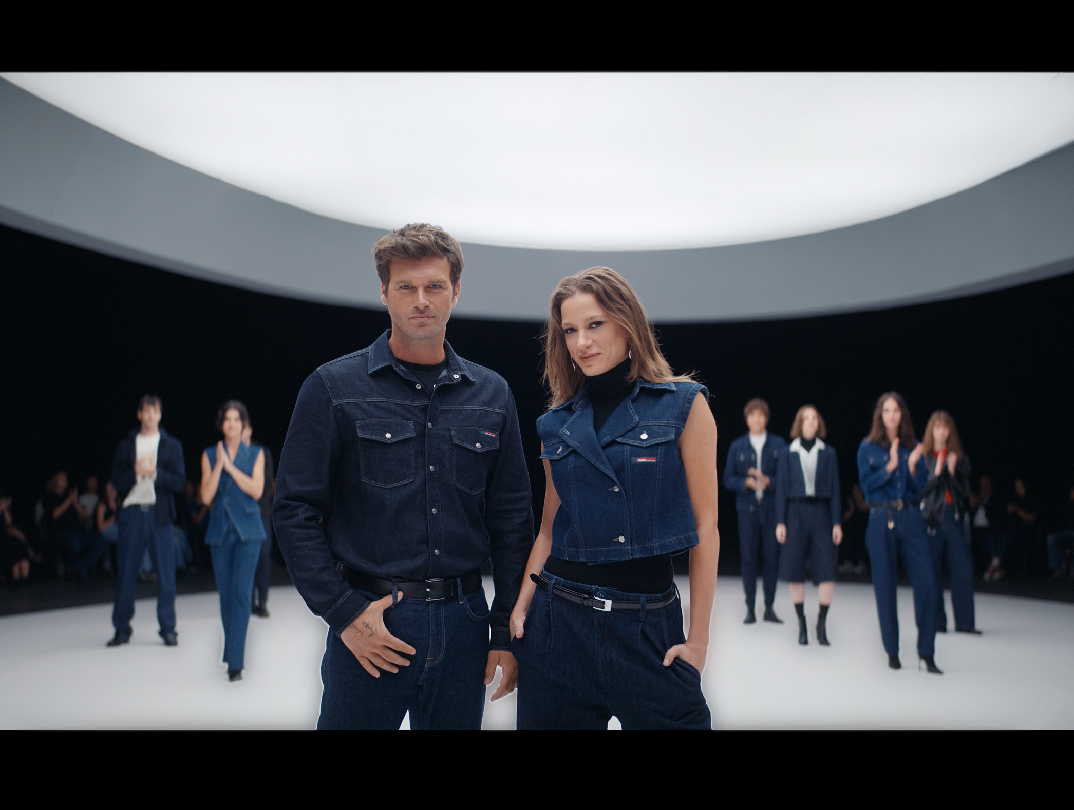 Mavi’nin yıldızları yeni reklam kampanyasında buluştu, Mavi sunar: ‘Jean. Bir efsane. Bir ikon’