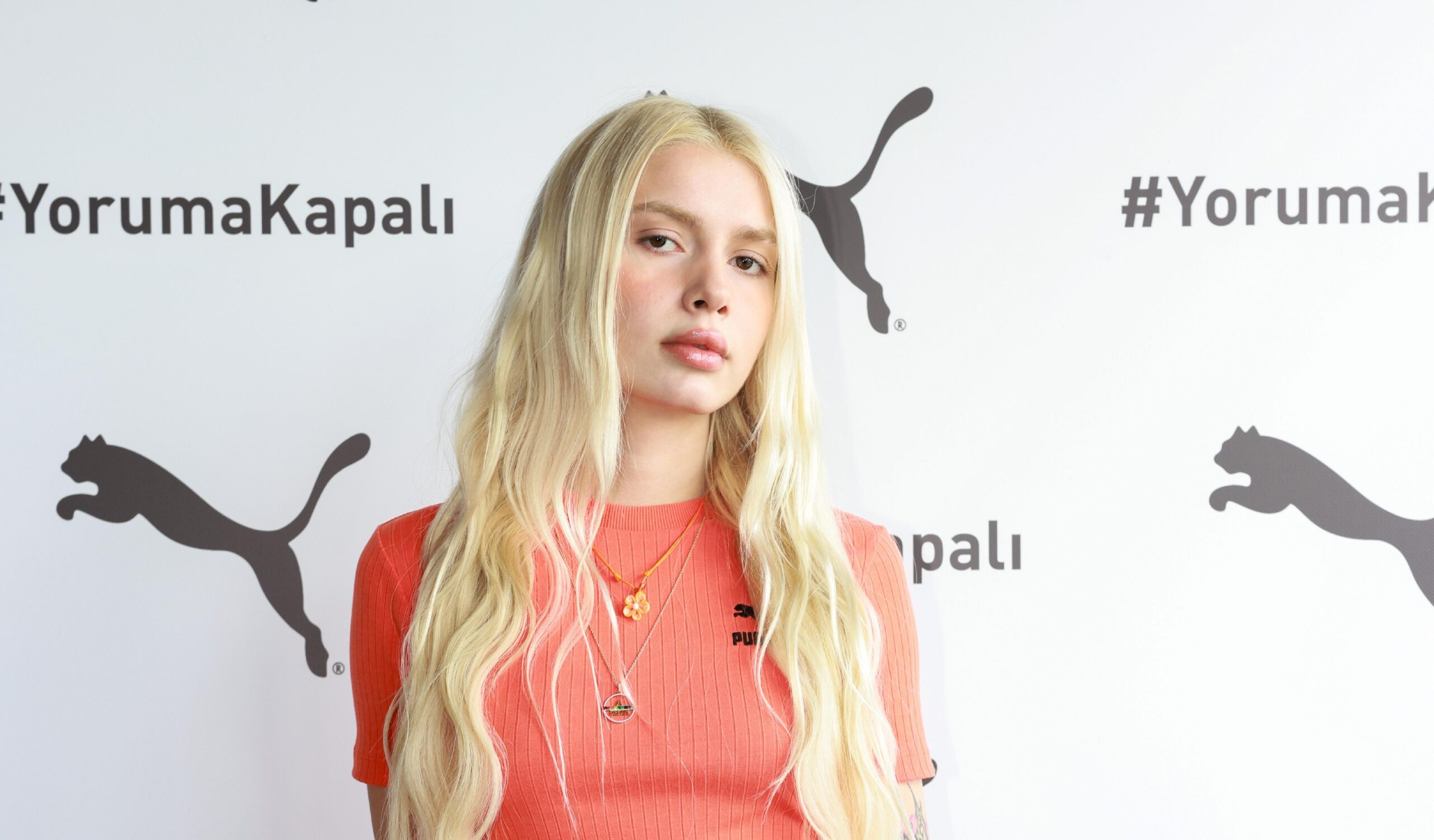 ALEYNA TİLKİ’DEN YORUMAKAPALI MESAJ