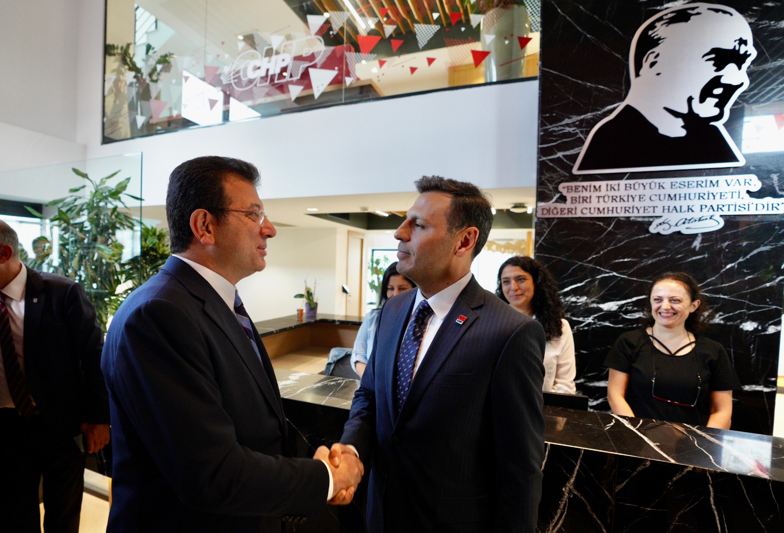 CHP İstanbul İl Başkanı Özgür Çelik'ten İktidara Sert Tepki: "İBB'ye Yönelik Operasyonlar Yalan ve İftira!"