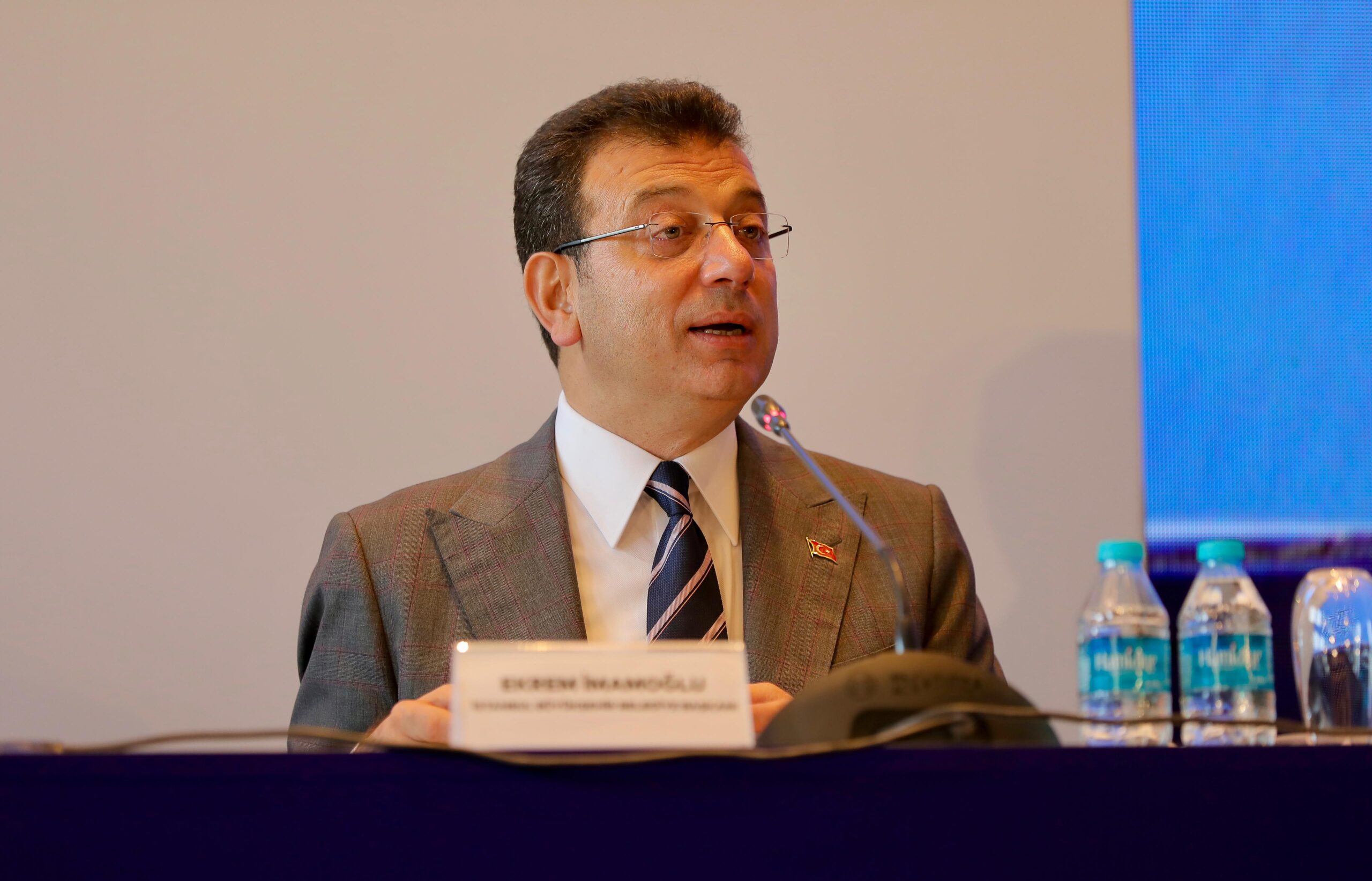 İMAMOĞLU’NDAN ‘100 METRECİ MİSİNİZ, MARATONCU MU’ SORUSUNA 