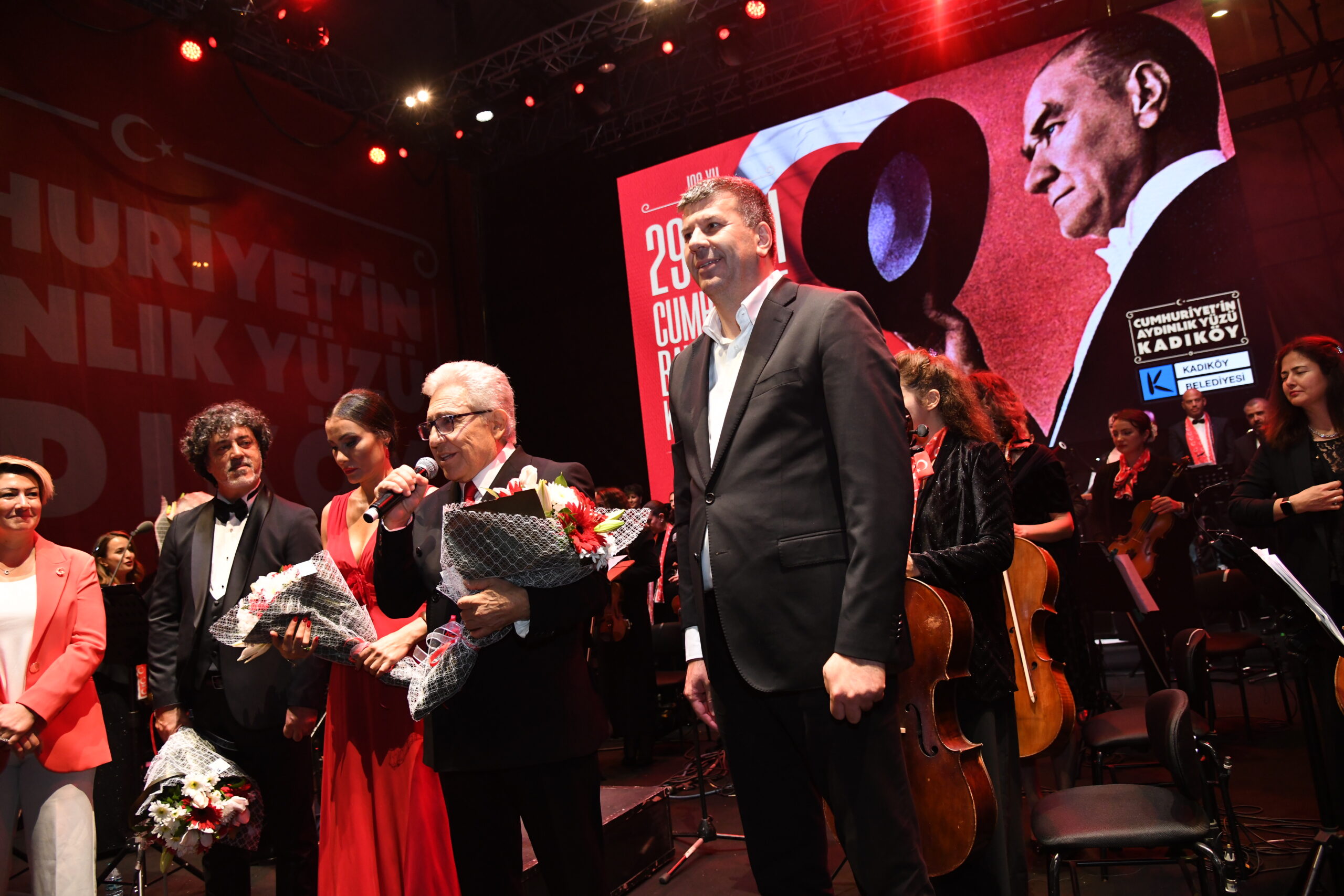 CUMHURİYET’İN 100. YILINDA YÜZ BİNLER, BAĞDAT CADDESİ’NE AKIN ETTİ