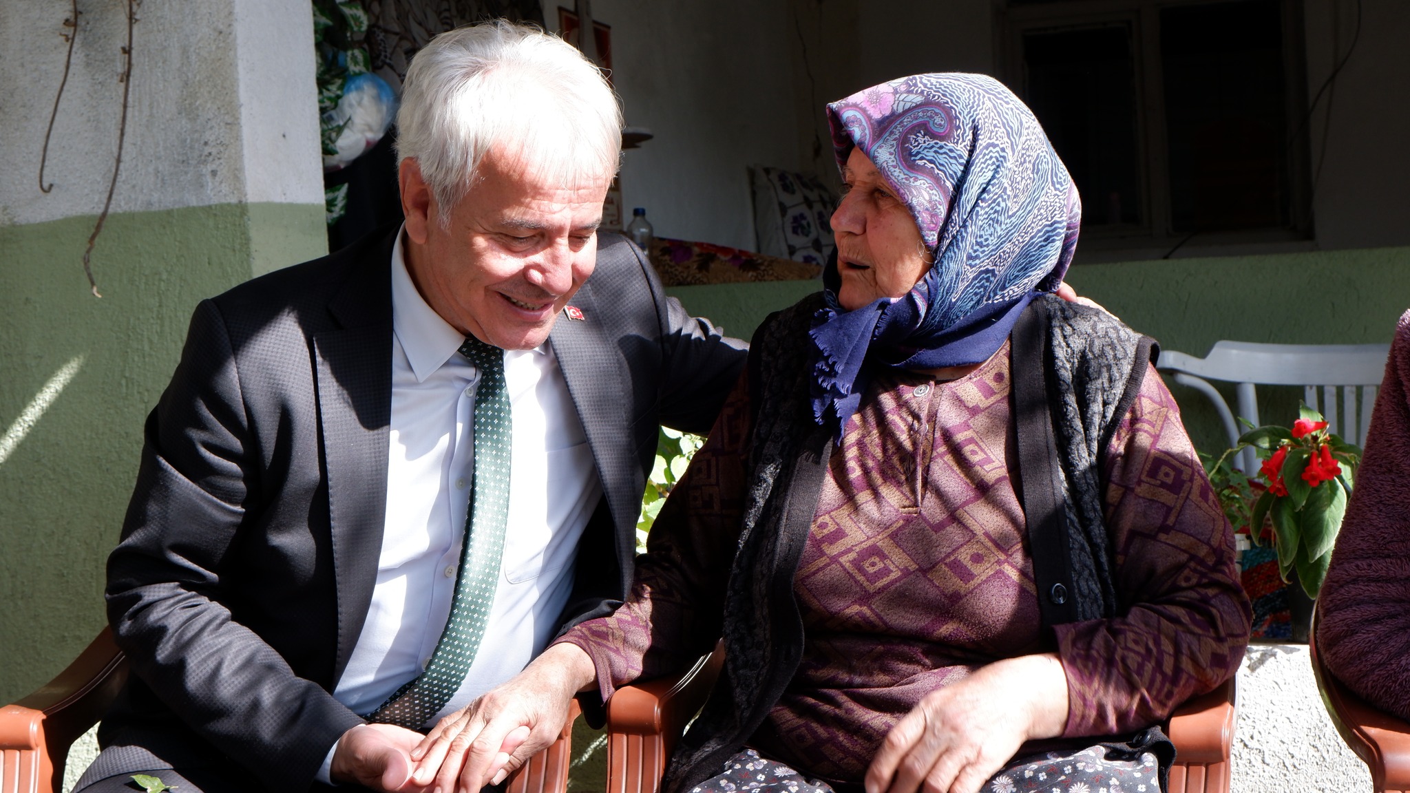 Susurluk Belediye Başkanı Nurettin Güney, Muhtarlarla Bir Araya Geldi ve Mahalle Ziyaretlerine Devam Etti