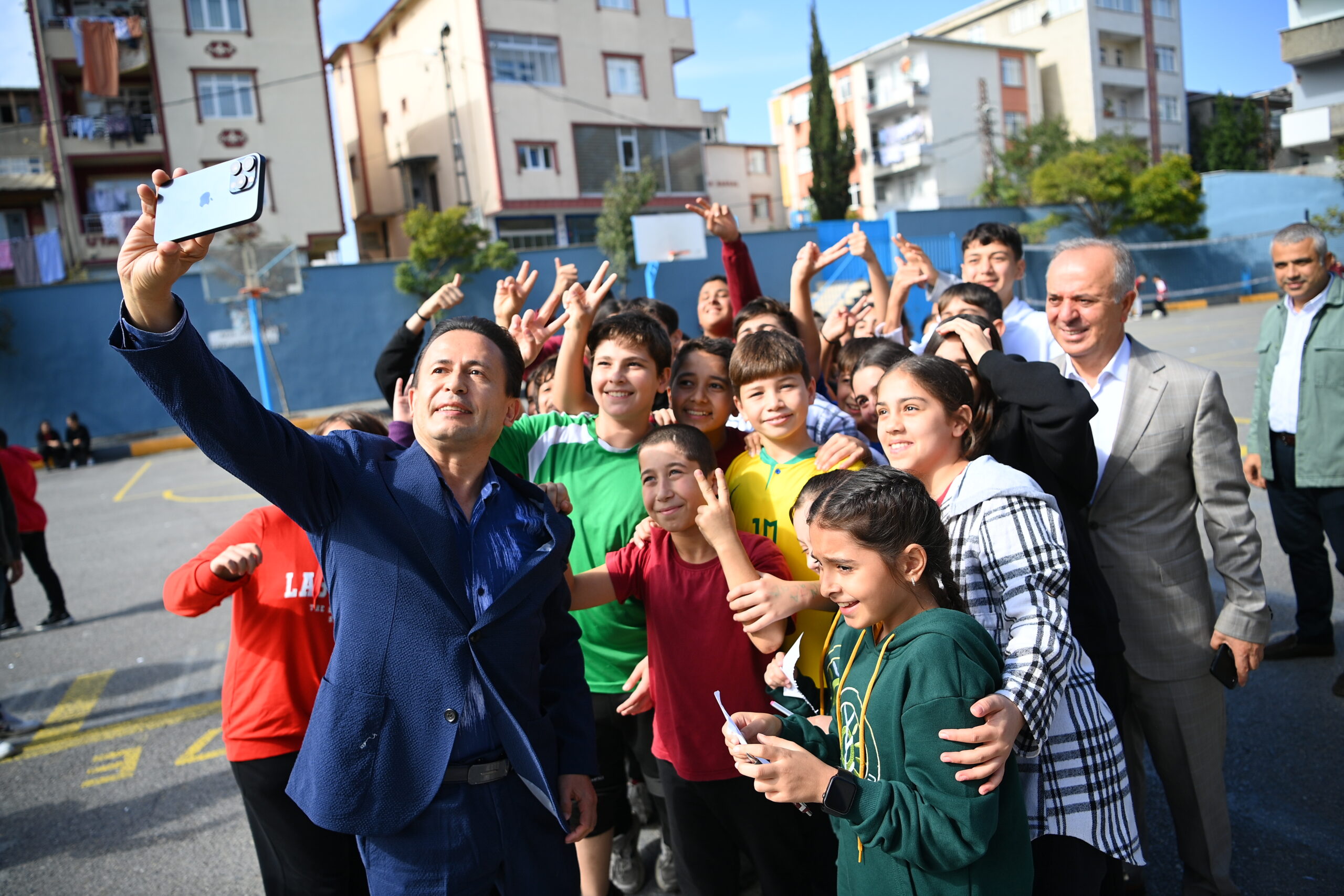 “TUZLA’DA HER ÇOCUK IŞIL IŞIL PARLAYACAK, BİZ BUNUN İÇİN VARIZ”