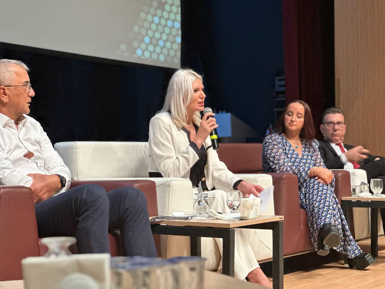 “CHP’li Belediye Başkanı Melek Mızrak Subaşı, Yılın Belediye Başkanı Ödülünü Barış ve Kadın Hakları İçin Aldı”