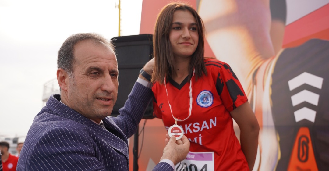 Cumhuriyetin 100’üncü yılına özel Tuzla’da 300 genç koştu