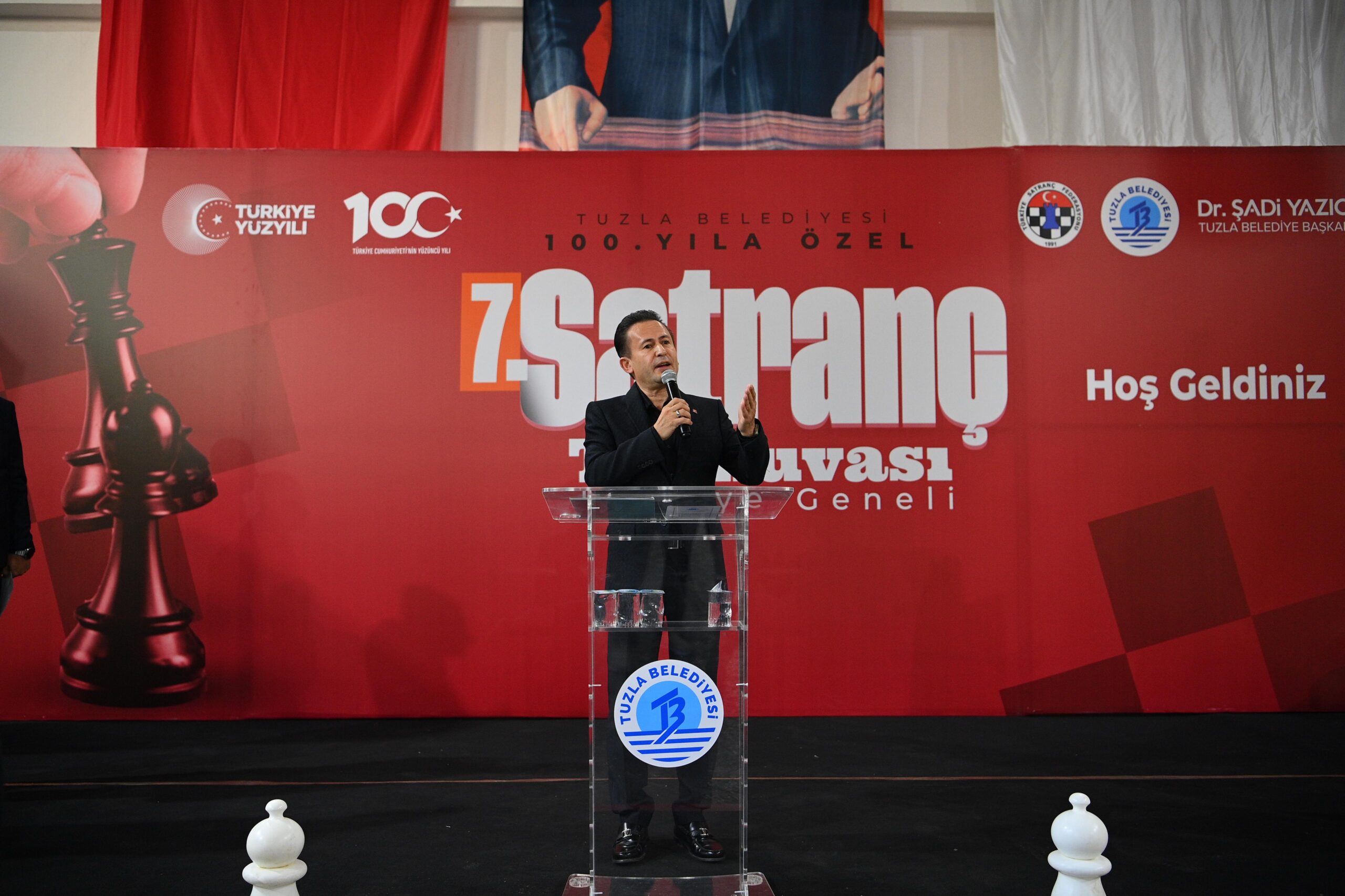Tuzla Belediye Başkanı Dr. Şadi Yazıcı;“Gençlerimizin karşılarına çıkacak problemlerde stratejik ve analitik düşünmelerini geliştirmesi amacıyla Satrancın hayatlarında olmasını arzu ediyoruz”