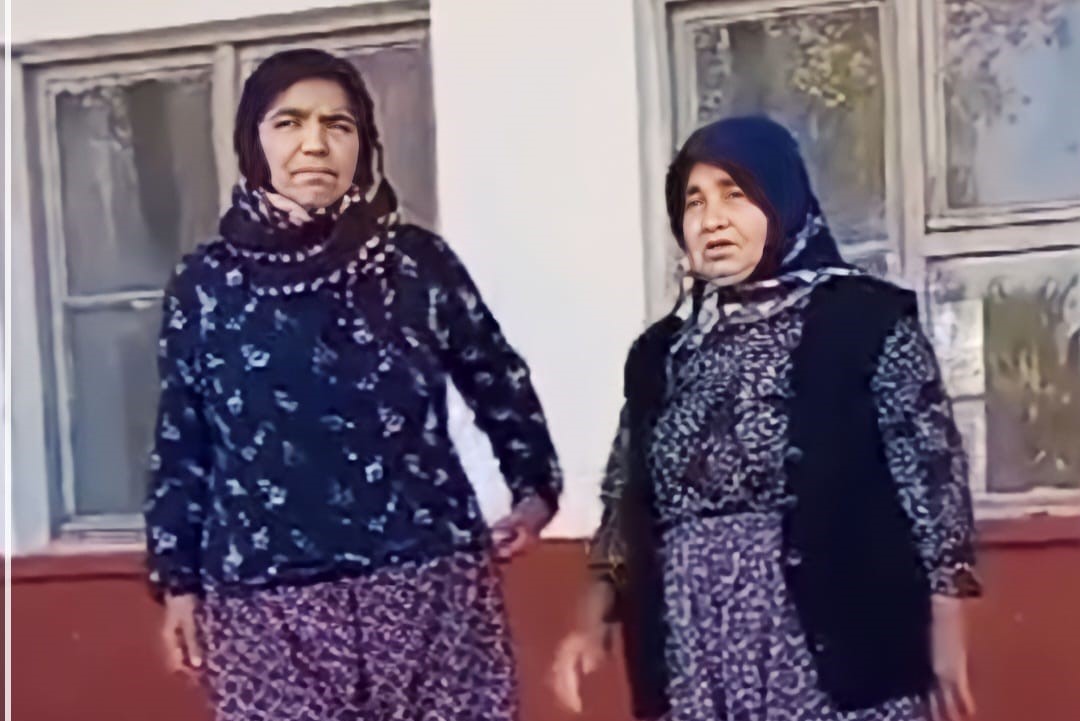 Çiftlik Köyü Kapalı Okulunda Yaşlı Teyzeler Şiir Okuyarak Gündemde!