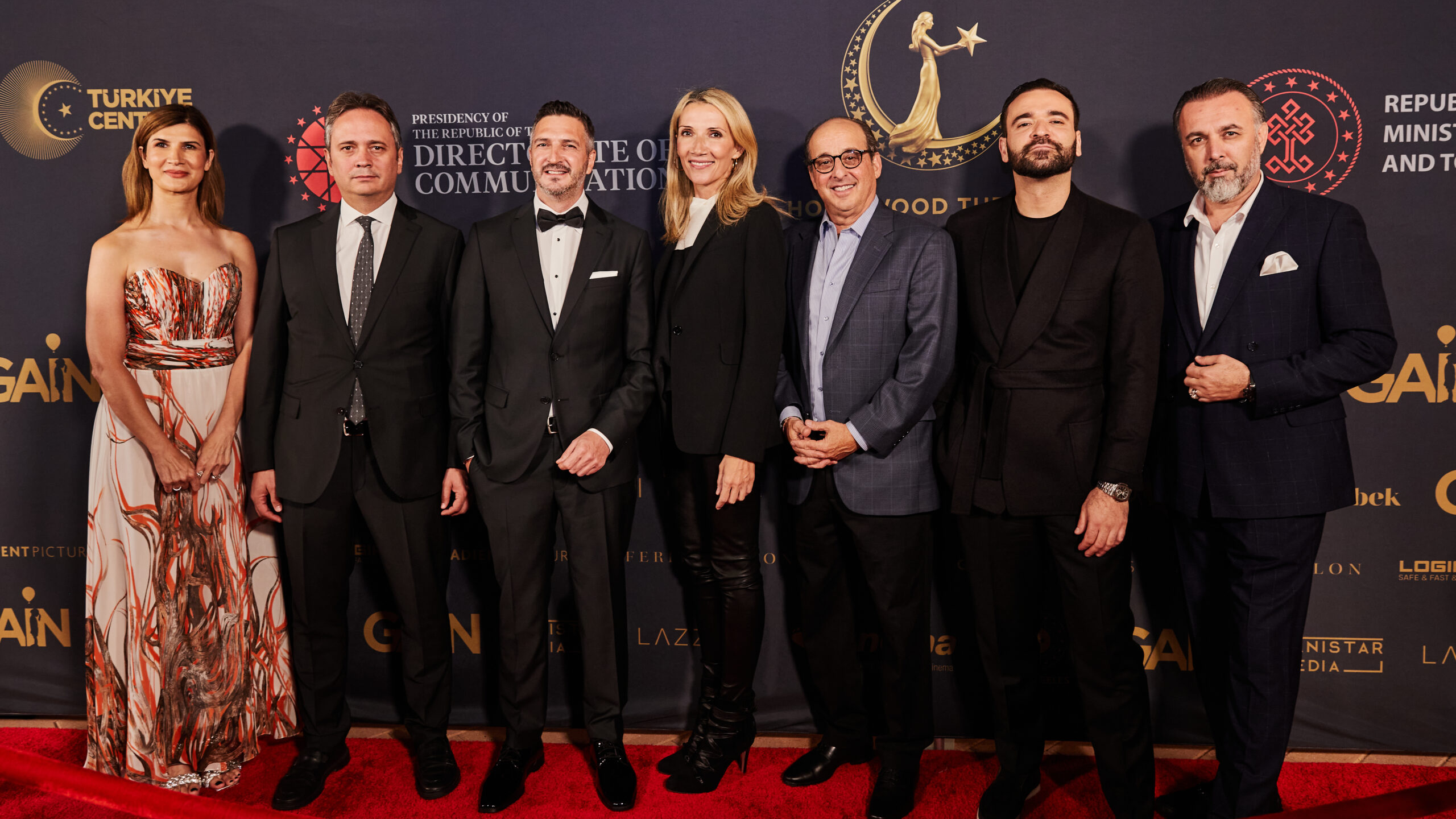 Dünyada ilk kez bir Türk dizisinin prömiyeri Amerika’da yapıldı: Hollywood’da Şahsiyet rüzgârı esti!