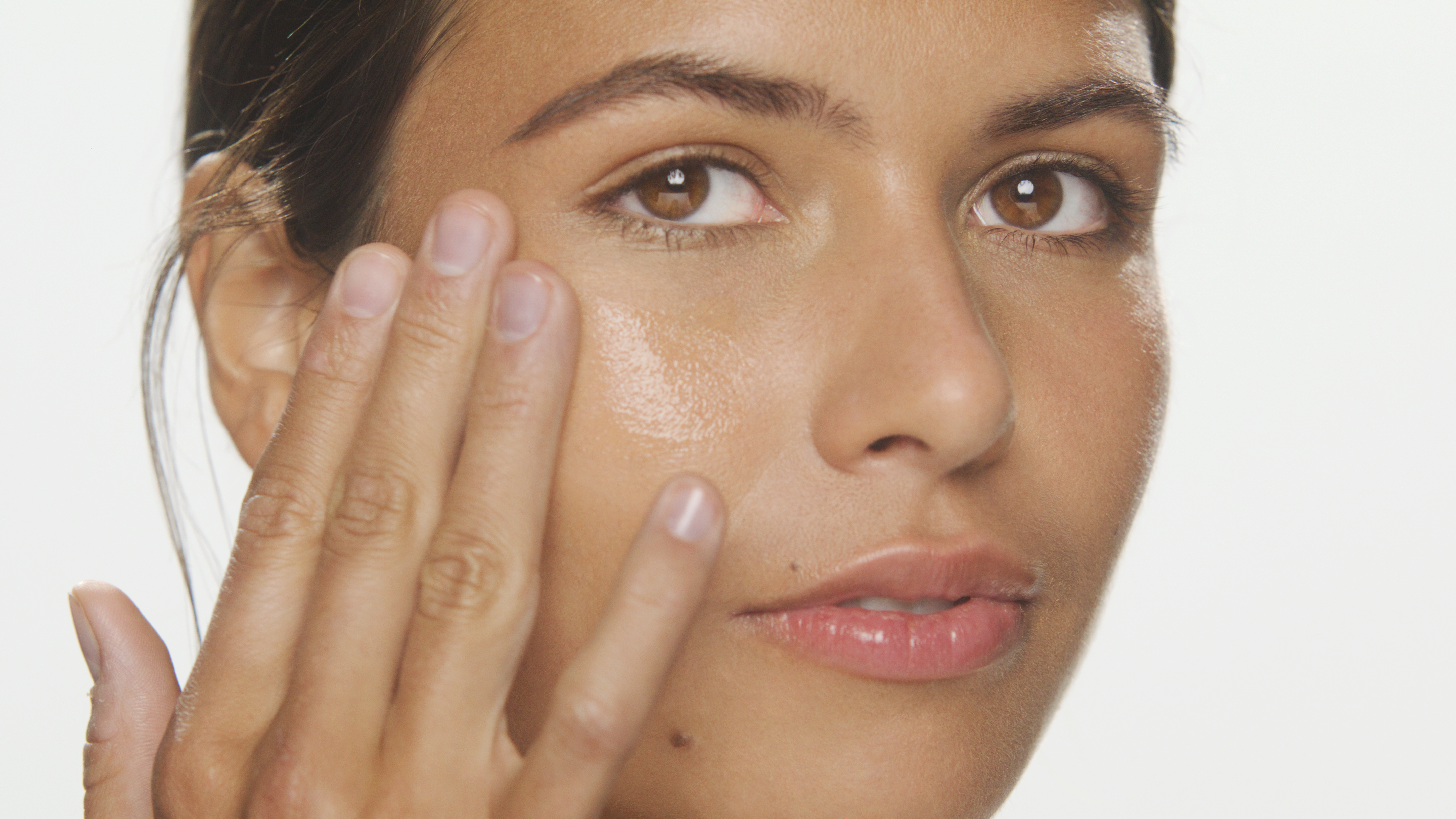 DERMALEX İLE YENİ YILDA CİLDİNİN IŞILTISINI ORTAYA ÇIKAR!