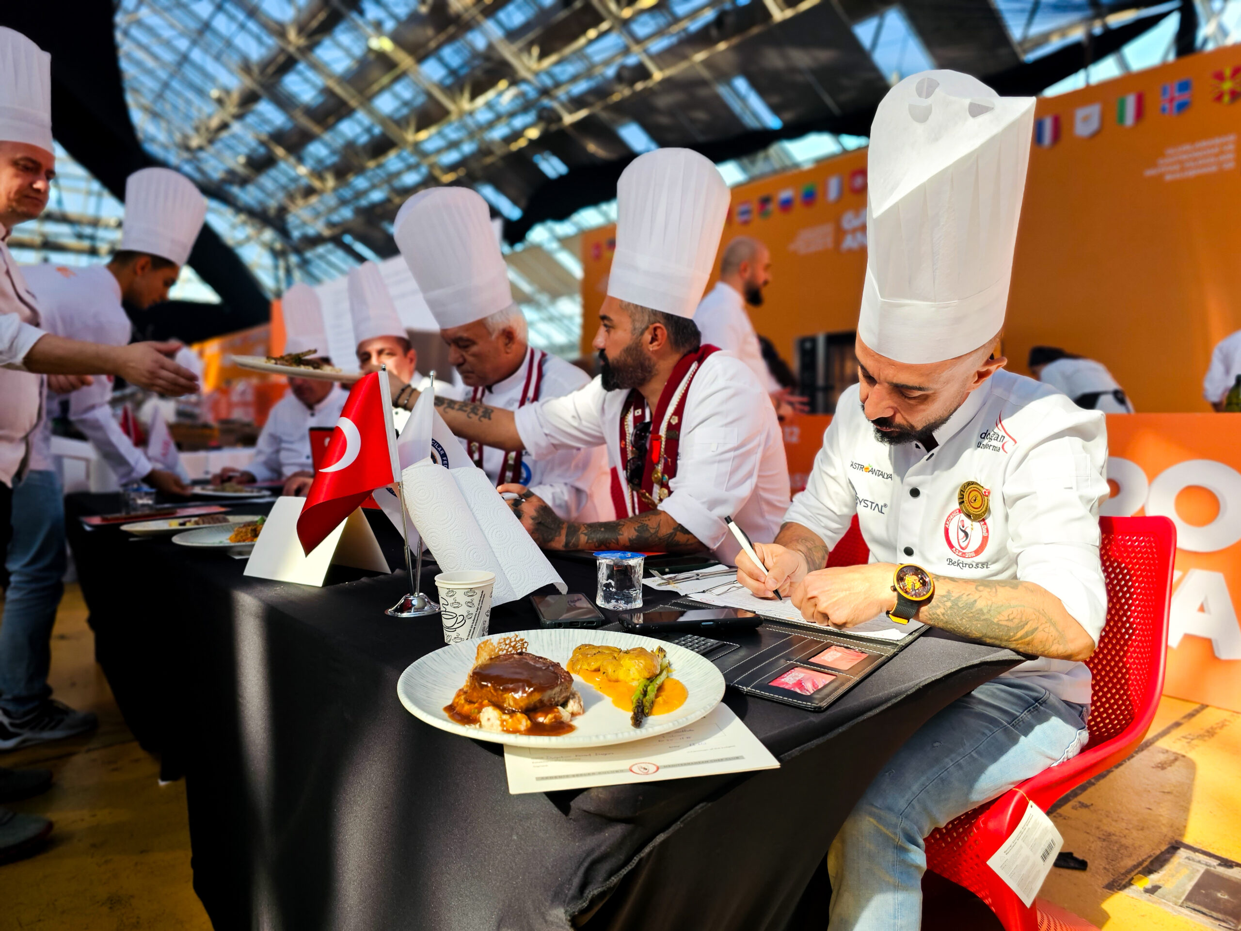 GASTROANTALYA’DA HÜNERLERİNİ SERGİLEYEN GENÇ ŞEF ADAYLARI, BÜYÜK BEĞENİ TOPLADI
