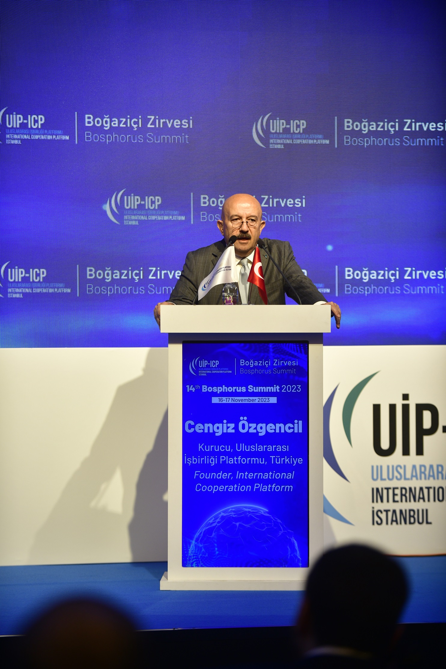 Boğaziçi Zirvesi’ne dünya barışı damga vurdu