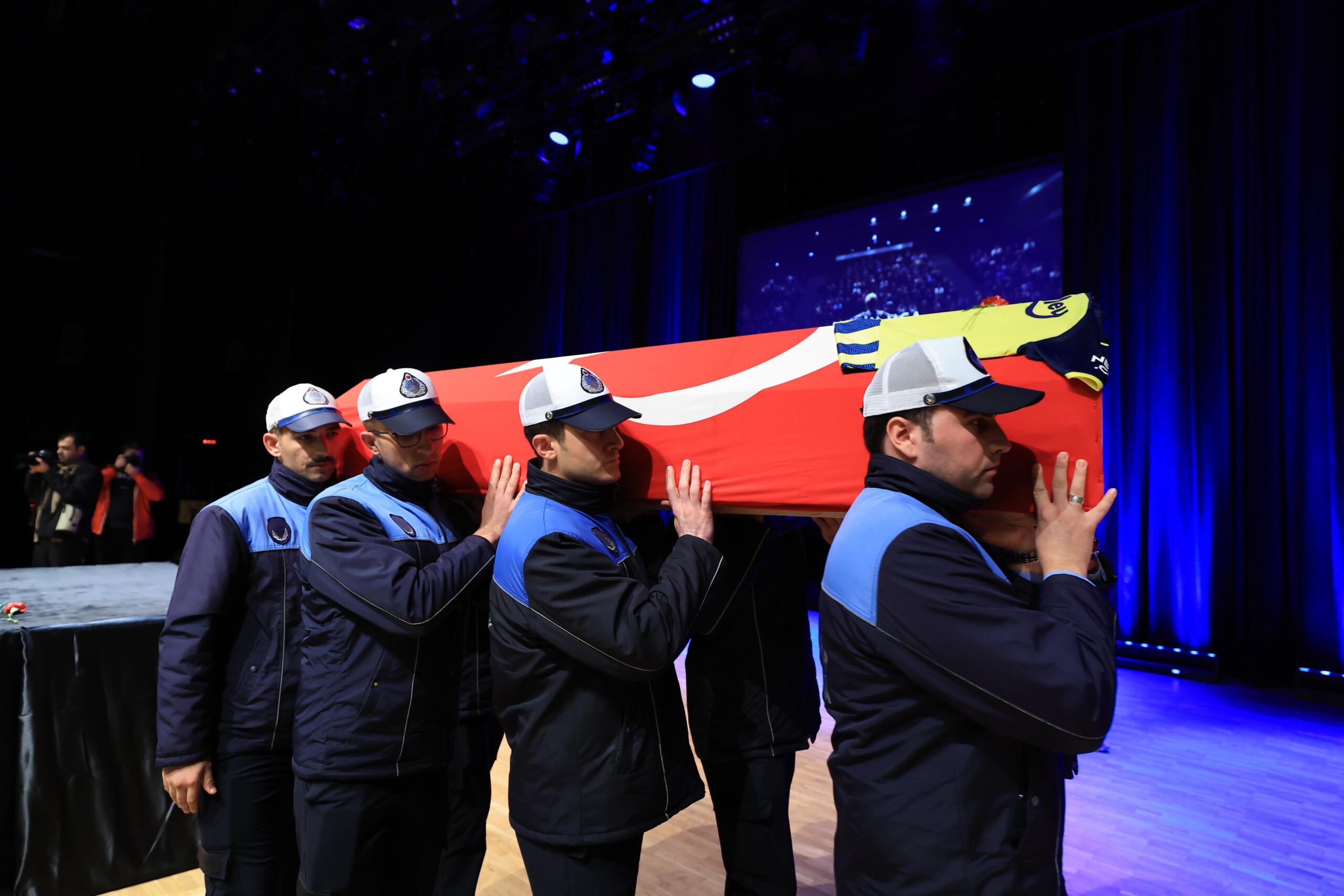 ÖZEL VE İMAMOĞLU, UCA’YI SON YOLCULUĞUNDA YALNIZ BIRAKMADI