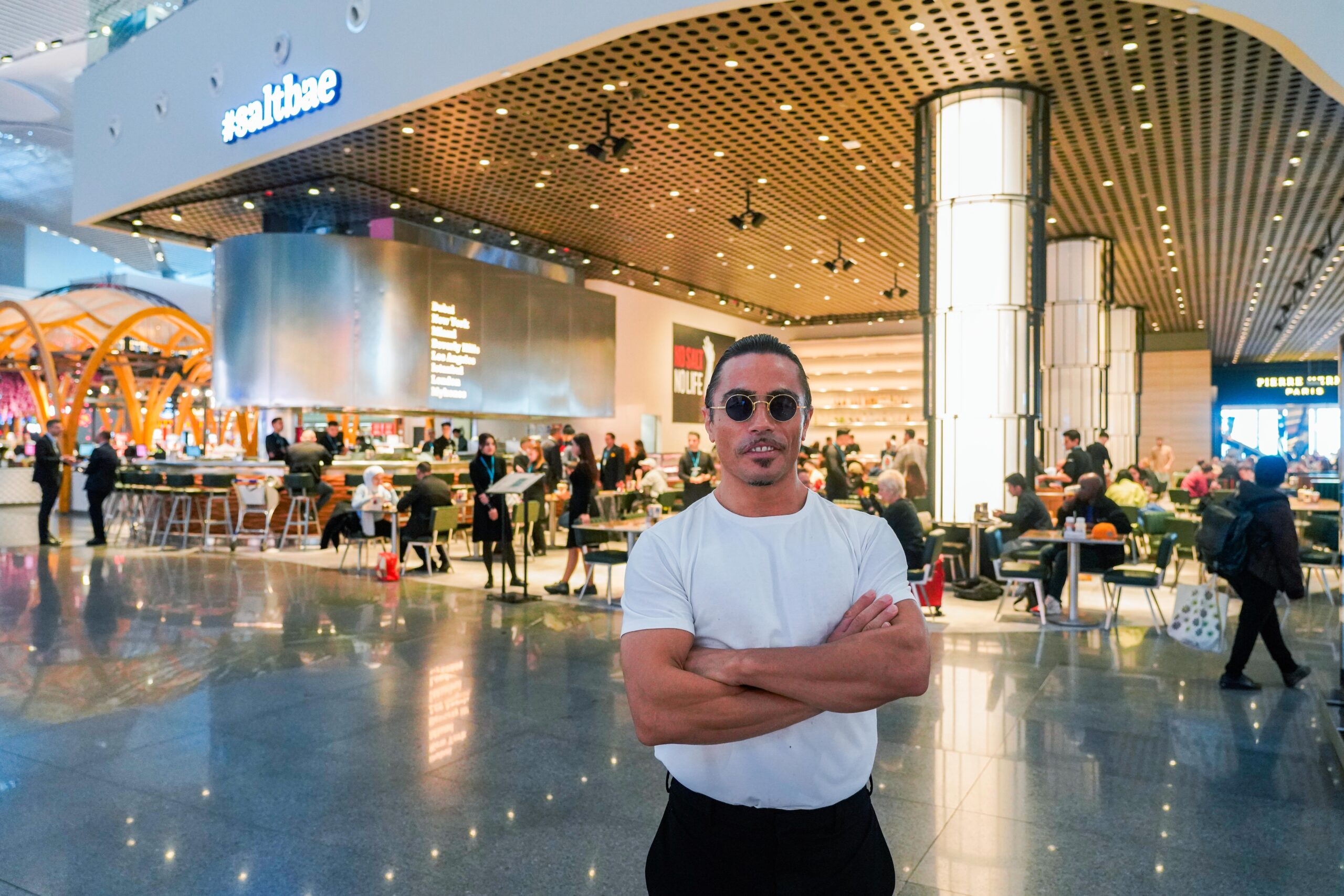 Dünyaca Ünlü Restoran Nusr-Et,  İGA İstanbul Havalimanı Yolcularını Saltbae Burger Lezzetiyle Buluşturuyor!