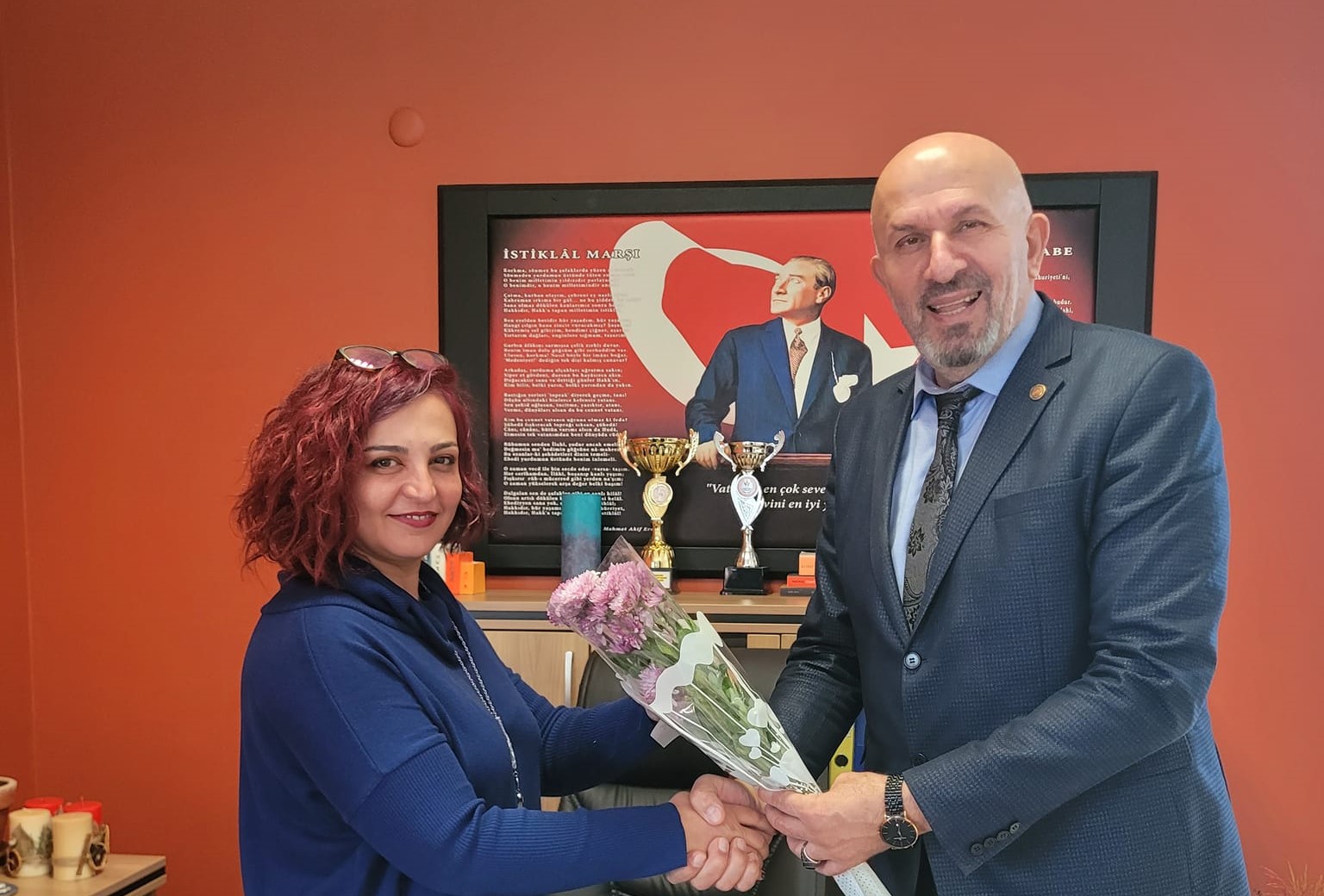 Ümraniye Necip Fazıl Mahallesi Muhtarı Kadir Delibalta, Öğretmenler Günü’nü Mahalle Okullarında Kutladı”