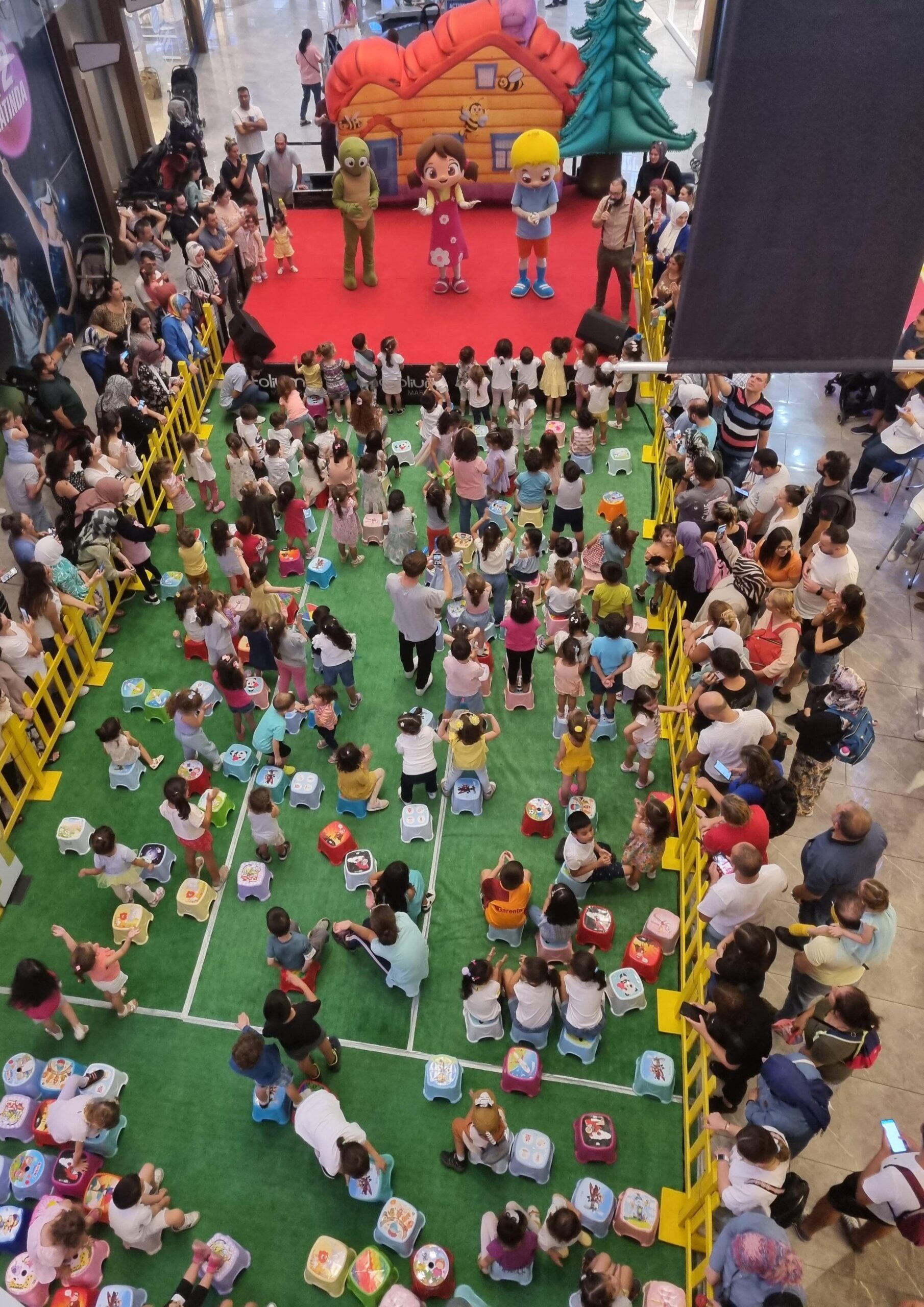 Niloya ve Arkadaşları İstanbul’daki Minik Dostlarını Eğlenceye Davet Ediyor