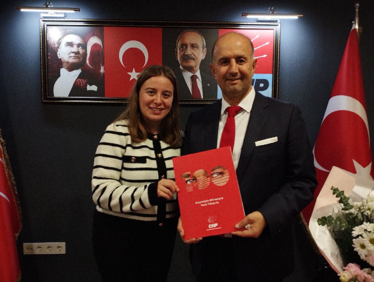 Çekmeköy CHP’de Seçim Heyecanı: Av. Özgür Kip, Adaylık Başvurusunu Yaparak Birlik Ruhunu Güçlendirdi