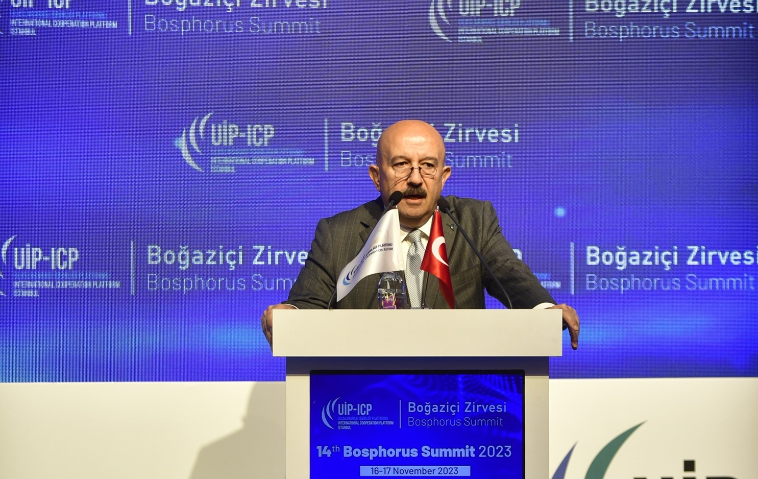 Boğaziçi Zirvesi’ne dünya barışı damga vurdu