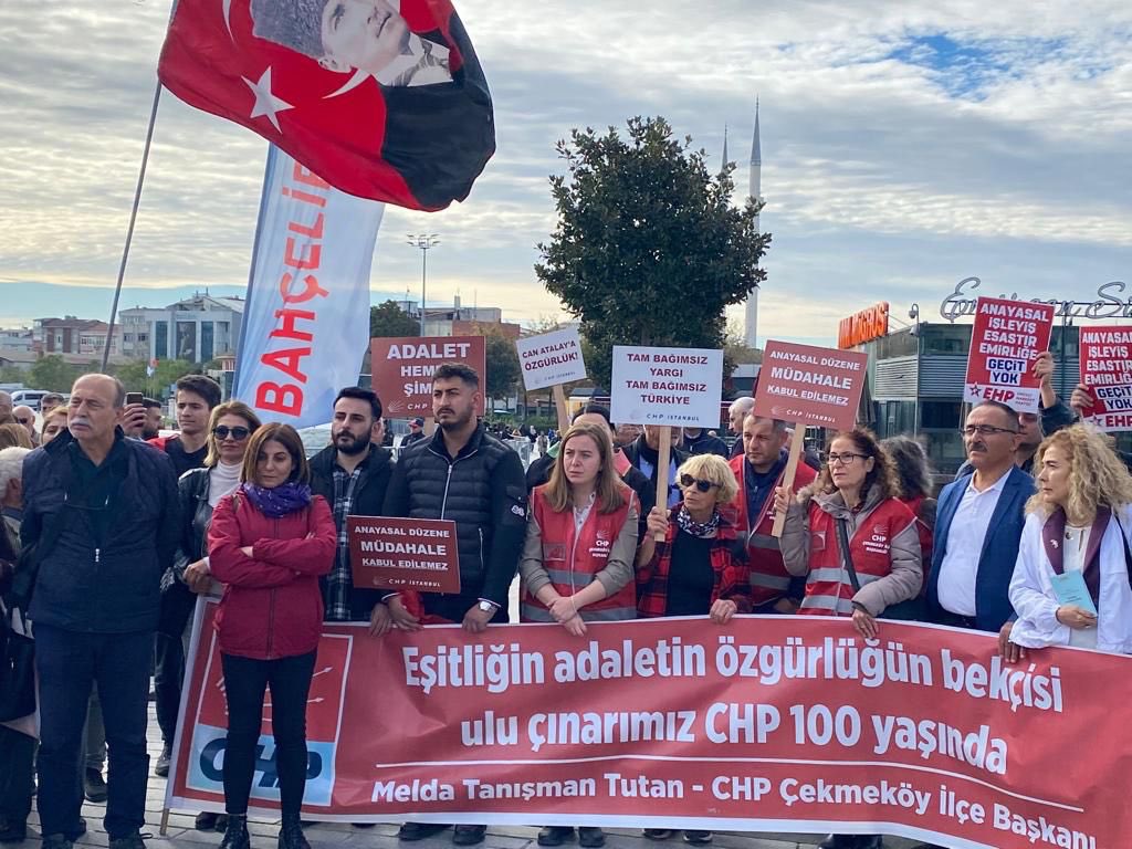 CHP İstanbul İl Başkanı Özgür Çelik’ten Çağrı: “Bağımsız Yargı İçin İstanbul Adliyesi Önünde Nöbetteyiz”