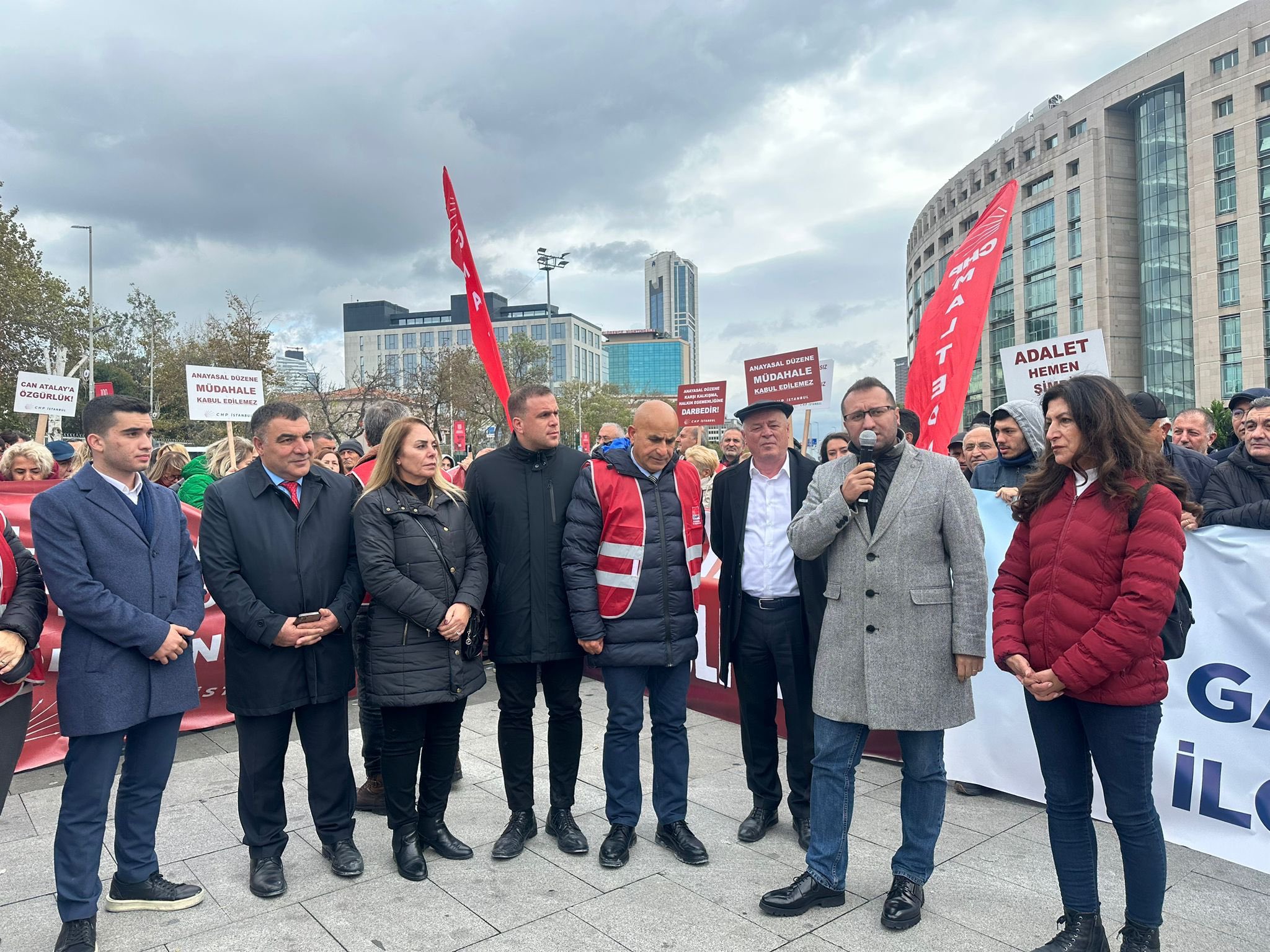 İstanbul CHP İl Başkanı Özgür Çelik: Adalet Nöbetindeyiz