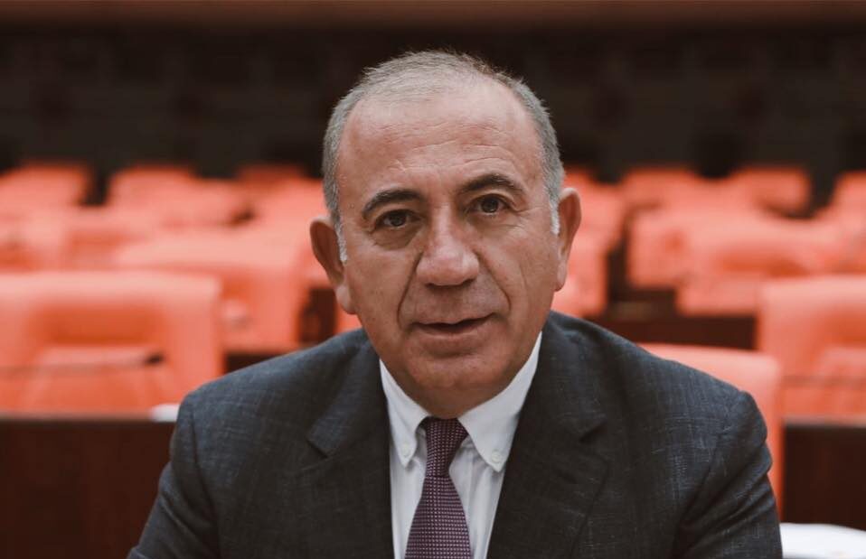 Gürsel Tekin'den İstanbul'daki Göç Dalgasına Çarpıcı Değerlendirme: "Tersine Göç Başladı, İnsanlar Boynu Bükük Memleketine Dönüyor"