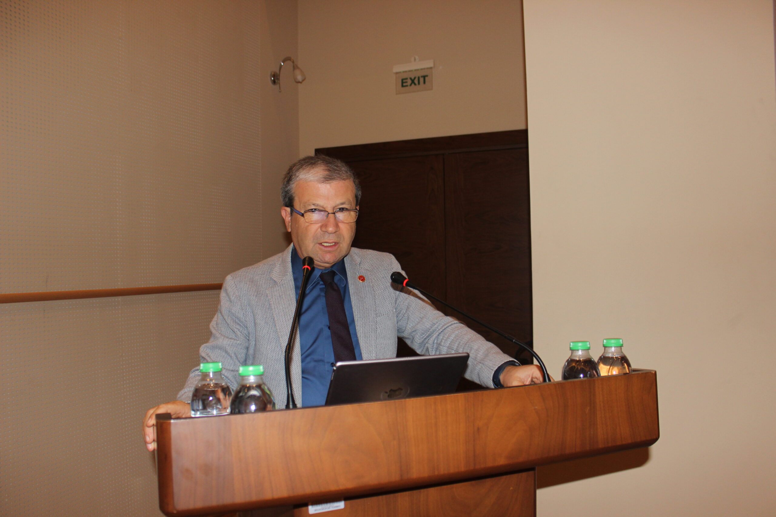 Çekmeköy Belediyesi CHP’li Grup Başkan Vekili Ünal Bellek’in Ulusal Gündem Odaklı Tutumu ve Yerel Meclis Üyeleri Arasındaki Eleştiriler