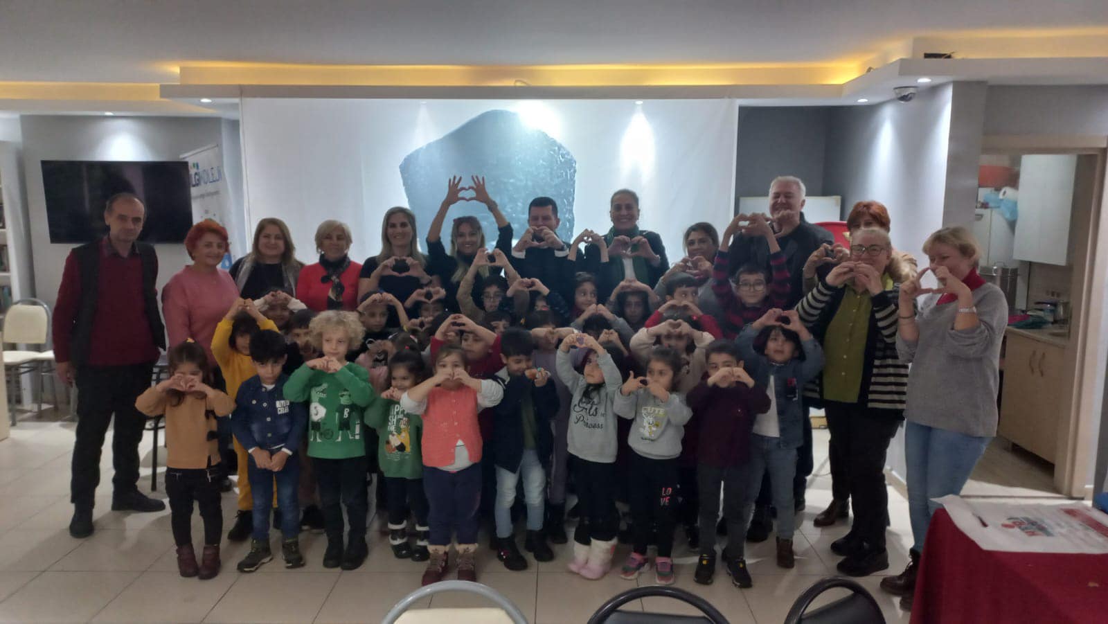 Atatürkçü Düşünce Derneği Ataşehir Şubesi, Atlas Yardımlaşma ve Dayanışma Derneği ile Dünya Çocuk Hakları Etkinliğine Katıldı