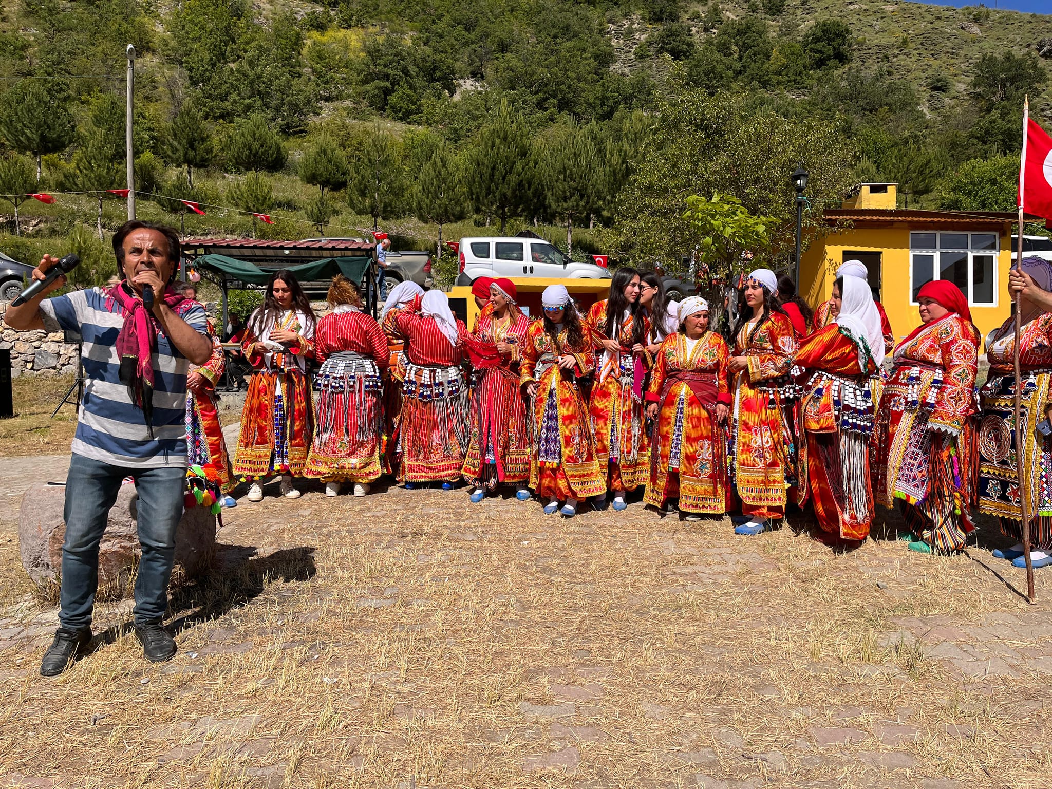 “Gürsel Sunar’ın ‘Sılaya Doğru’ Programı Yeniden Ekranlarda: Hüzün ve Neşe Dolu Öyküler”