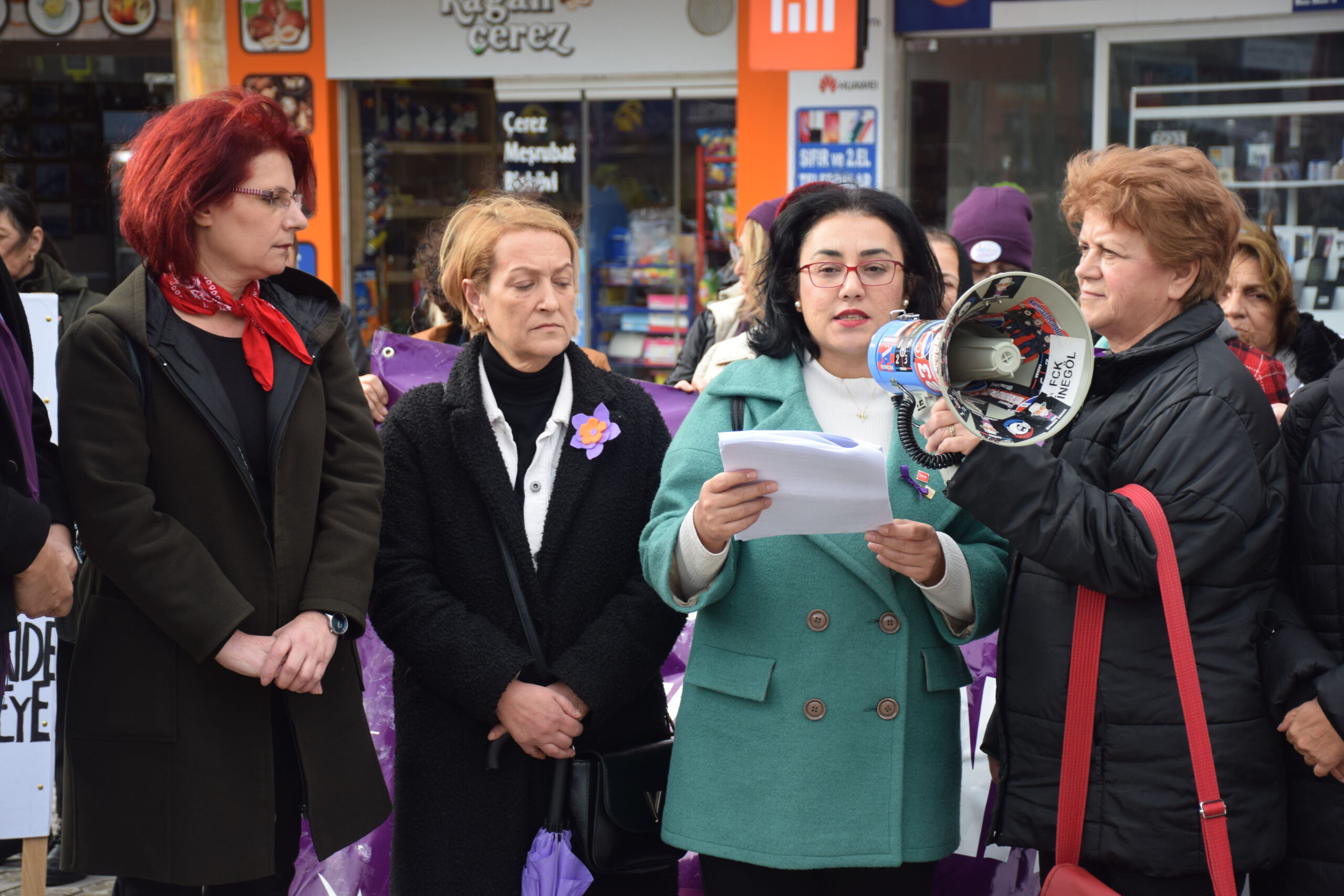 CHP BURSA İL KADIN KOLLARI’NDAN 25 KASIM YÜRÜYÜŞÜ