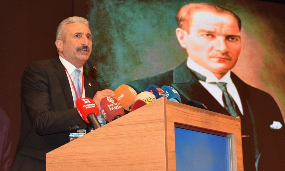 YEŞİLTAŞ’TAN AKP’Lİ BELEDİYENİN SKANDAL AFİŞİNE TEPKİ