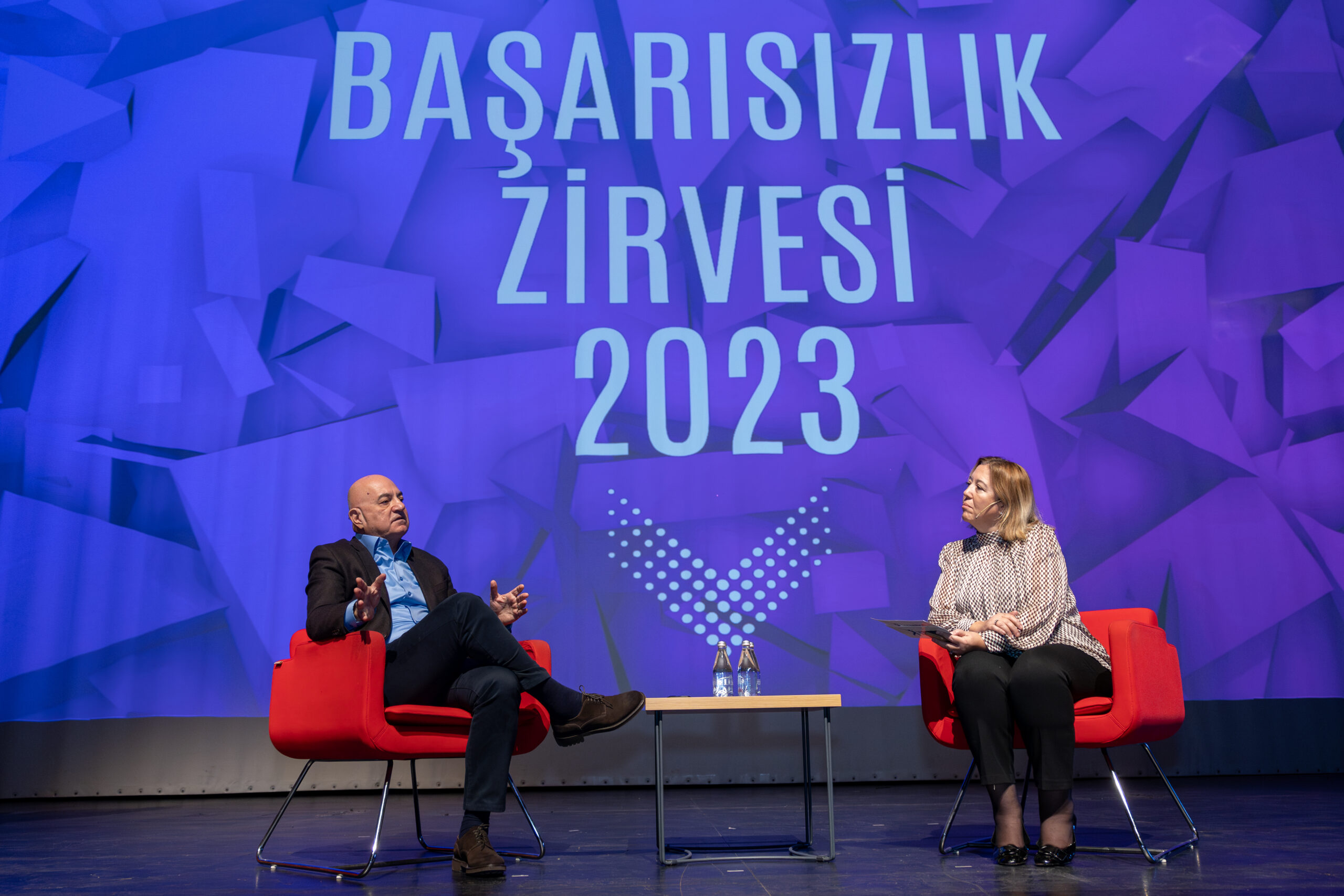 İŞ DÜNYASINDAN GENÇLER İÇİN SIRA DIŞI ZİRVE!