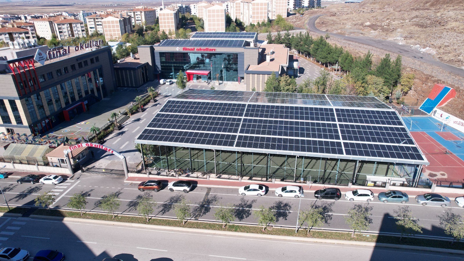 Kendi elektriğini üreten okul, 760.000 ton sera gazı salınımını engelledi  Yenilenebilir Enerjiyle Sürdürülebilir Geleceğe Adım Atıyorlar