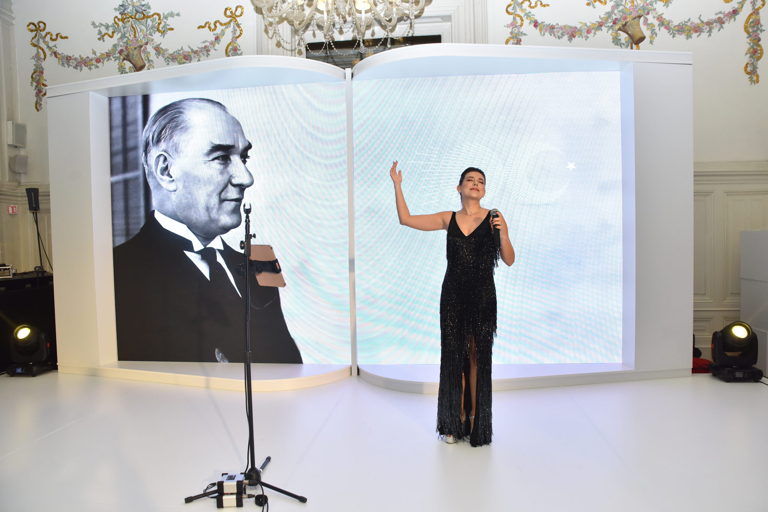 Yıldız Entegre’nin arşiv niteliğindeki ‘Cumhuriyetin Mimarları’ kitabı lansmanı, Pera Palas Otel’de seçkin davetlilerin katılımıyla gerçekleşti