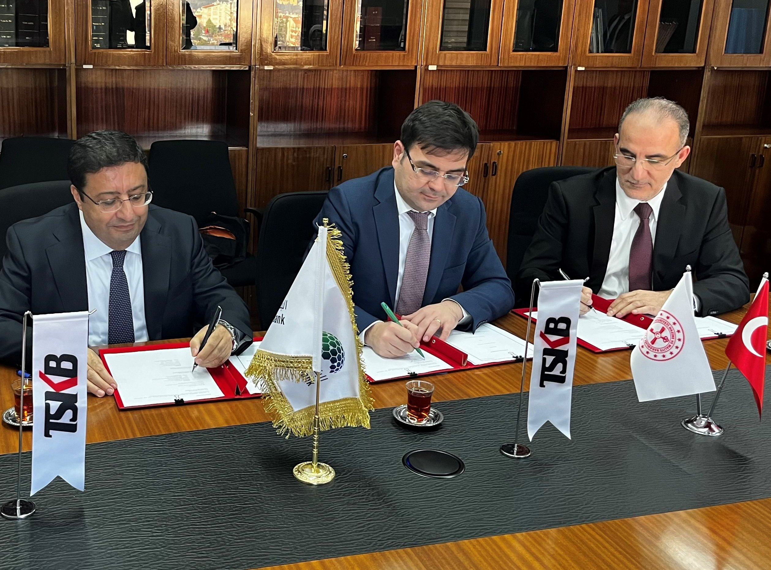 TSKB, İslam Kalkınma Bankası ile Deprem Bölgelerinin Sürdürülebilirlik Prensipleriyle Yeniden Kalkınmasına Yönelik 100 Milyon Dolar Tutarında Anlaşma İmzaladı