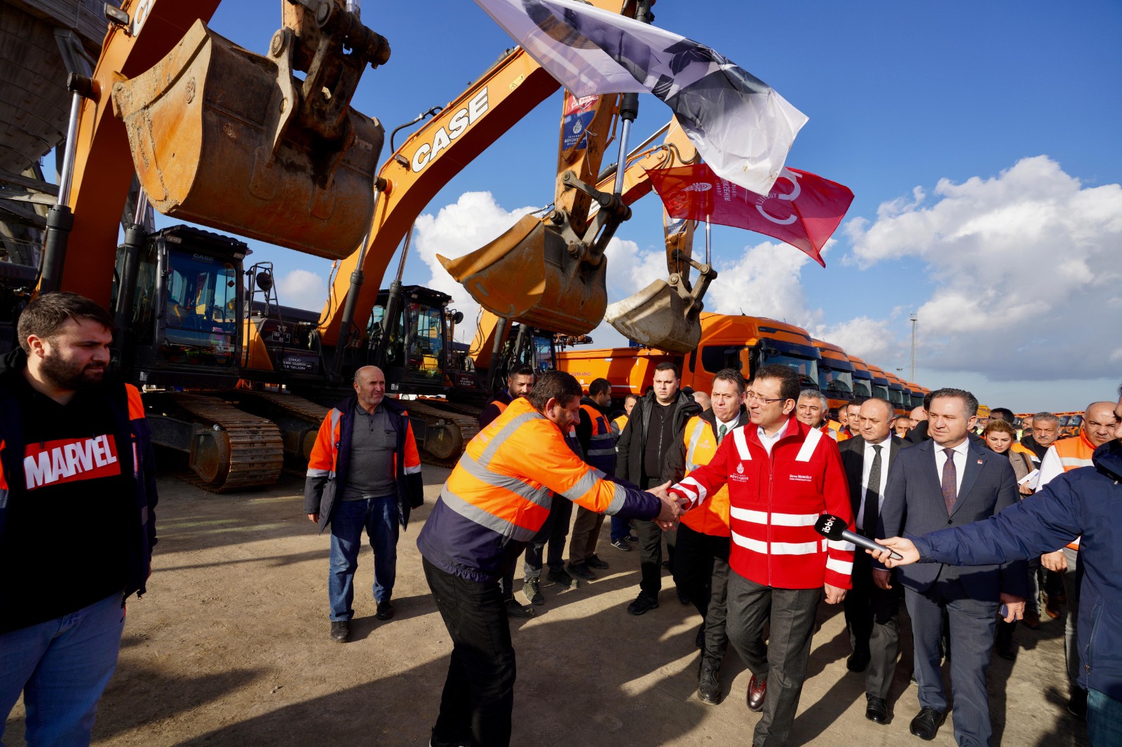 İMAMOĞLU DUYURDU: 1071 ARAÇ İSTANBUL’A HİZMET EDECEK