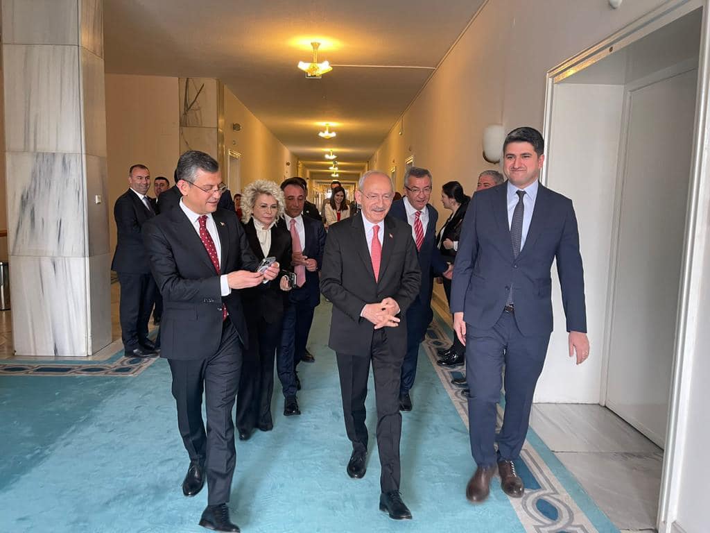 Onursal Adıgüzel’in Belediye Başkan Adaylığına İlişkin Tartışmalar Sürüyor