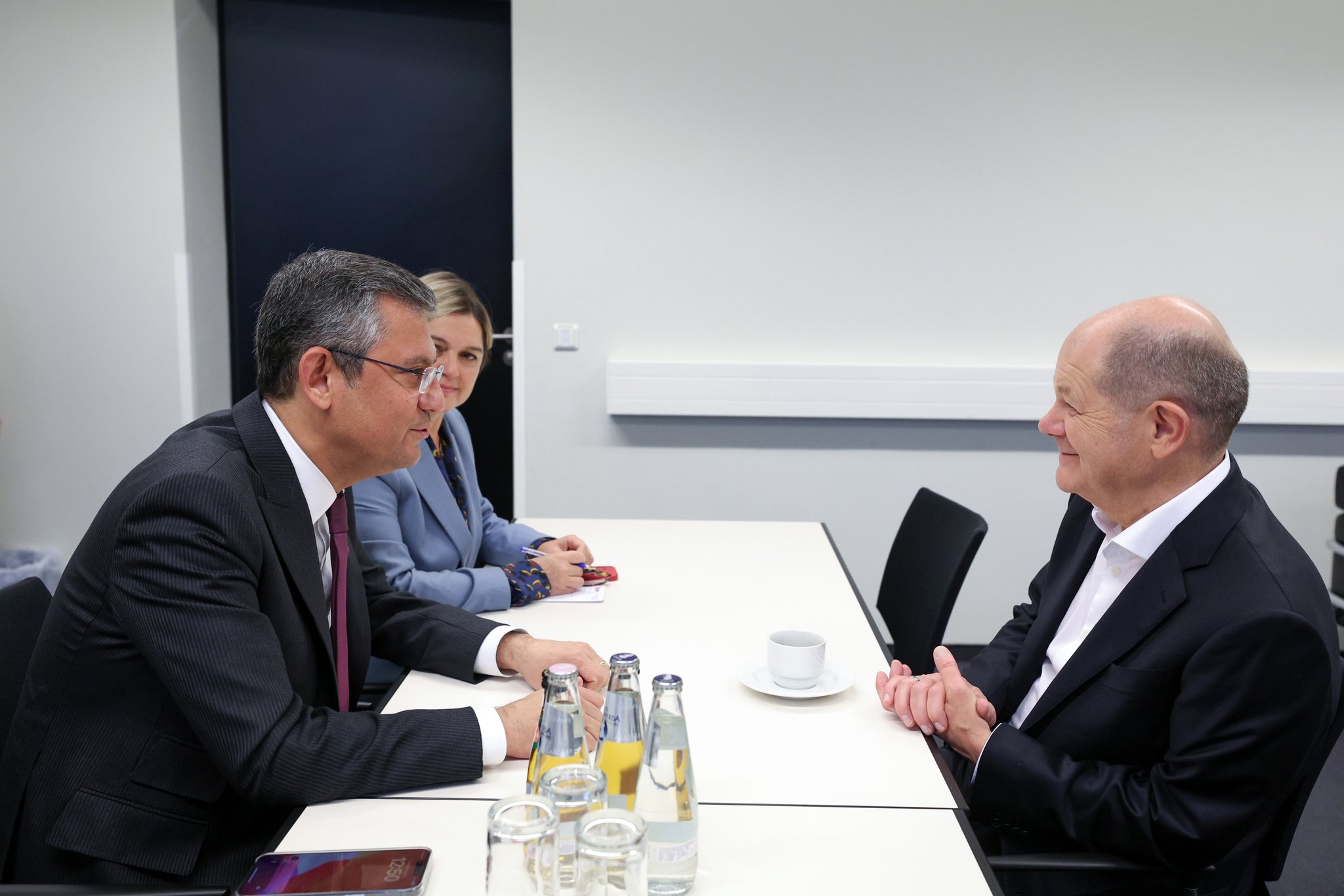 “CHP Genel Başkanı Özgür Özel, Almanya Ziyaretiyle Uluslararası İlişkileri Güçlendiriyor”