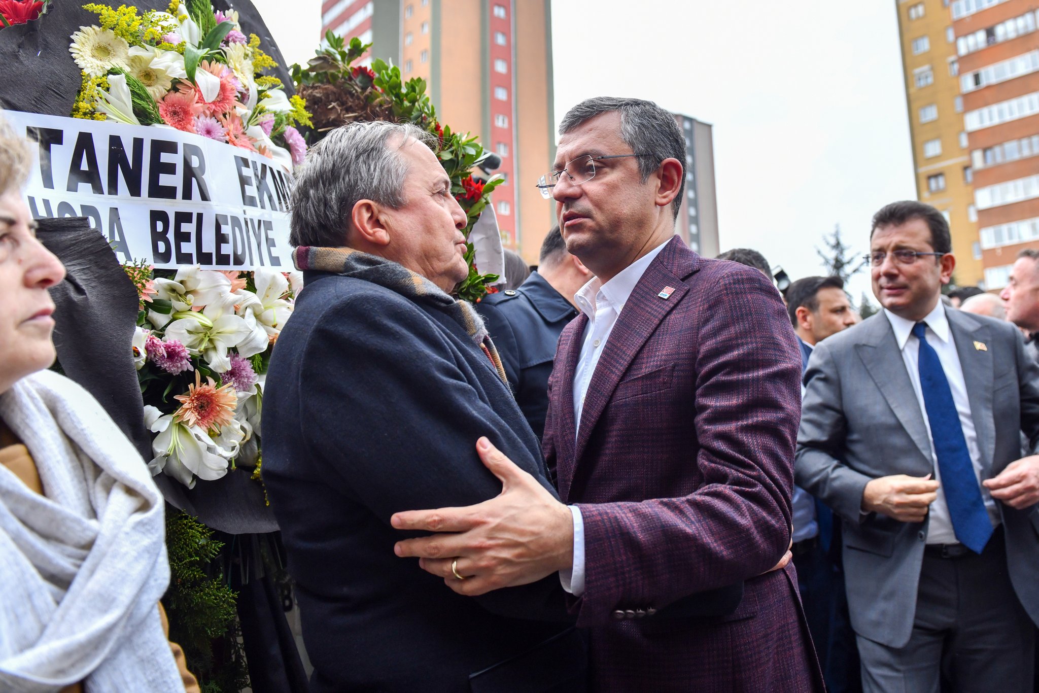 CHP Genel Başkanı Özgür Özel, Seyit Torun’un Kayınvalidesinin Cenaze Törenine Katıldı”