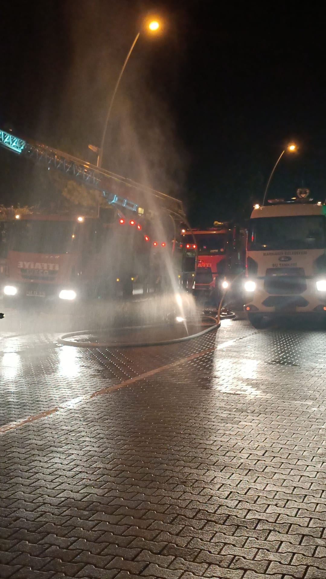 Marmaris’te Hacının Yeri Lokantası Çatı Katında Yangın!