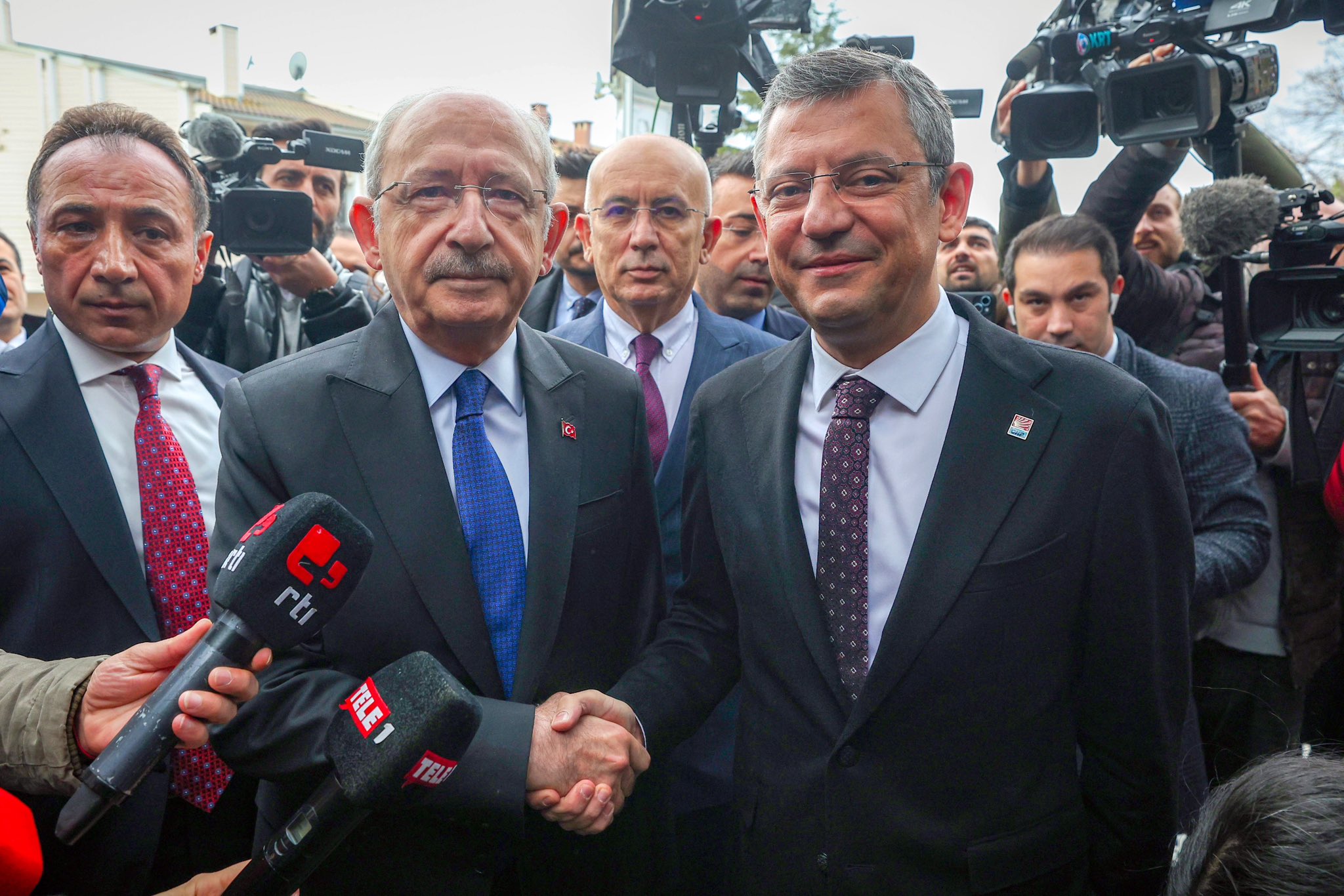CHP Genel Başkanı Özgür Özel, Kemal Kılıçdaroğlu’nu Çalışma Ofisinde Ziyaret Etti
