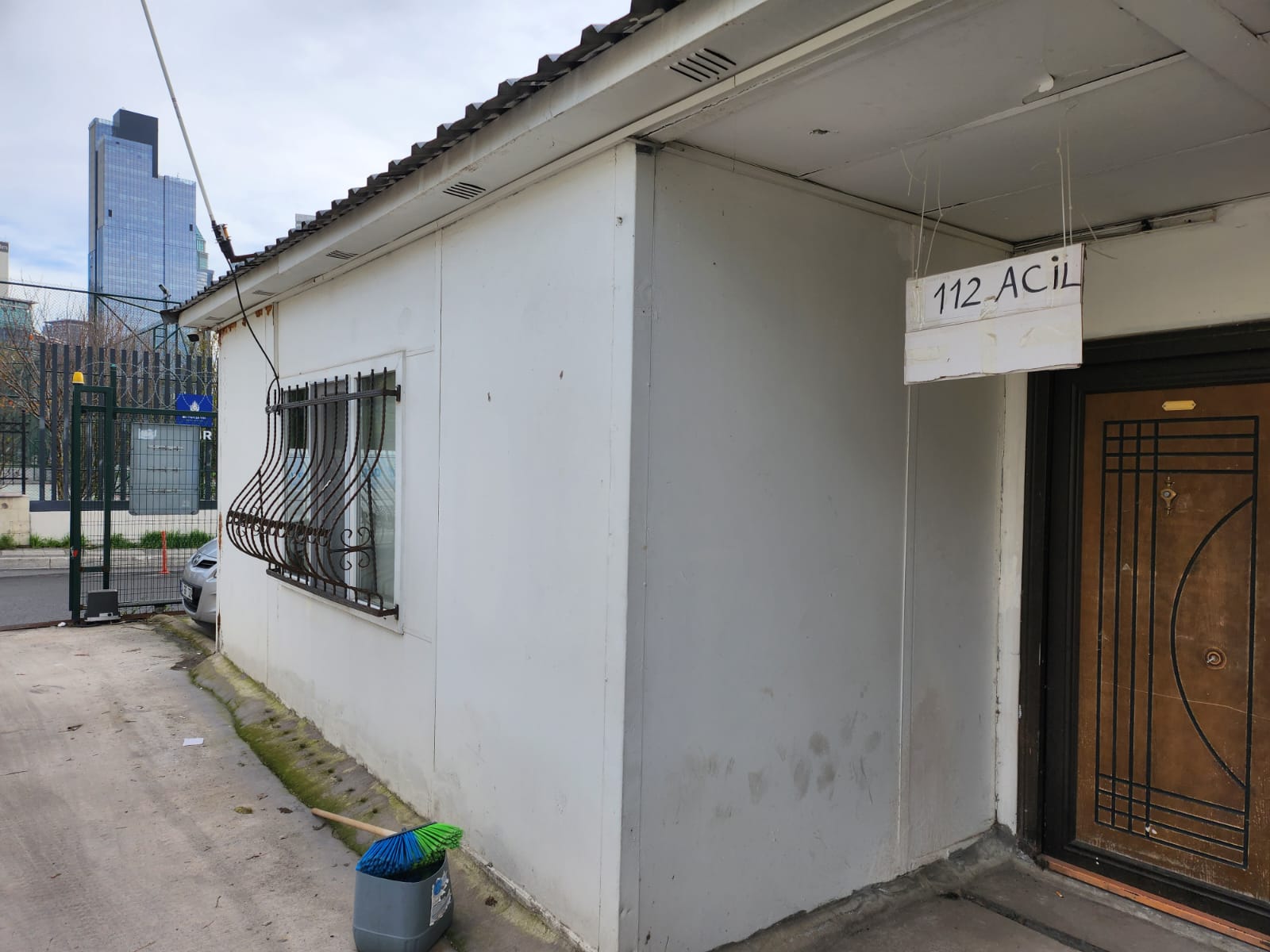 ATAŞEHİR MUSTAFA KEMAL SAĞLIK OCAĞI: DEPREME DAYANIKSIZLIK VE SAĞLIKSKIZ KOŞULLAR ALTINDA TEDAVİ”