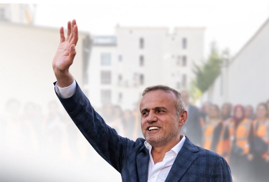 “Çekmeköy’ün Sevilen Yüzü, İş Adamı ve Siyasetçi Hasan Öztürk’ten Yeni Yıl Mesajı”