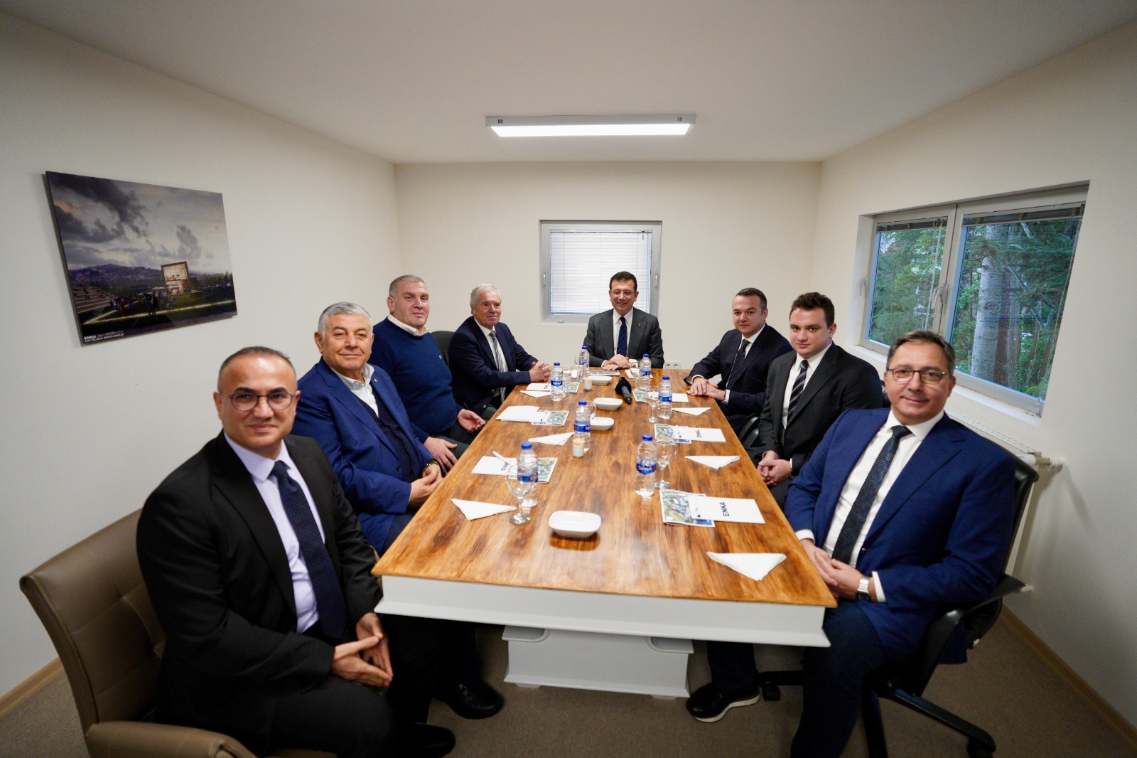 İMAMOĞLU, ‘OLİMPİYATA DESTEK YOLCULUĞU’NU ENKA İLE DEVAM ETTİRDİ