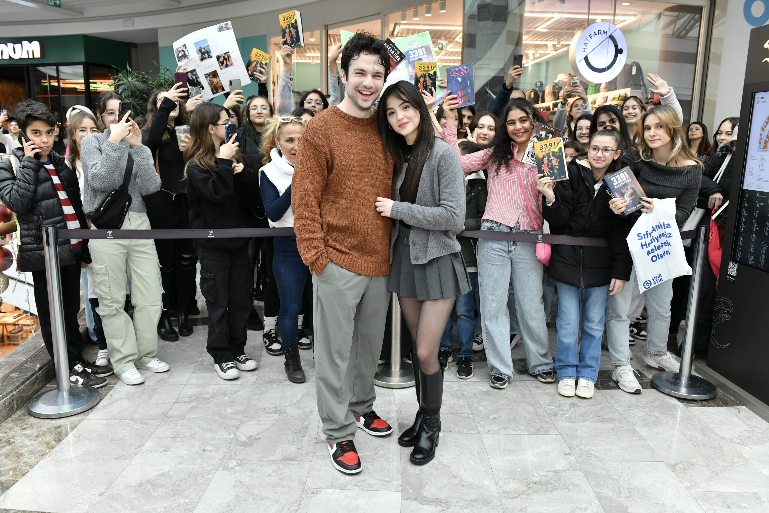 3391 KİLOMETRE FİLMİ İMZA GÜNÜNDE İZDİHAM!