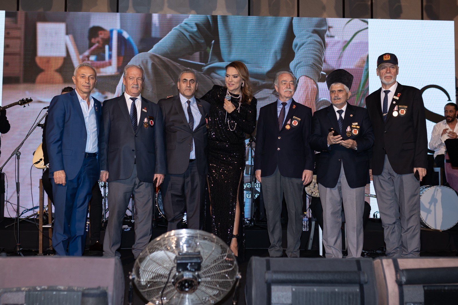 ŞAHİN PAŞAZADE’DEN, DERNEK BAŞKANLARINA ÖDÜL