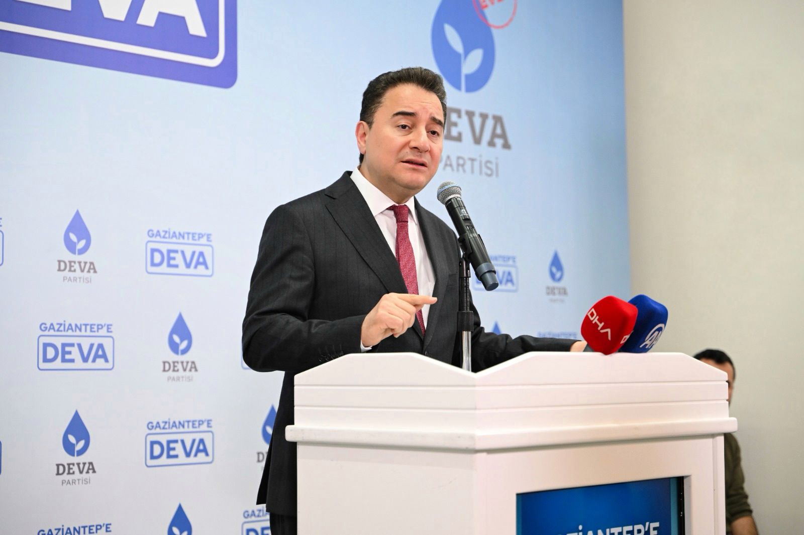 Ali Babacan, Gazze mitingi sonrasındaki  yumruklu saldırıyla ilgili konuştu:  “Hiçbir gencimizi biz bu ayrımcı siyasete teslim etmeyeceğiz”