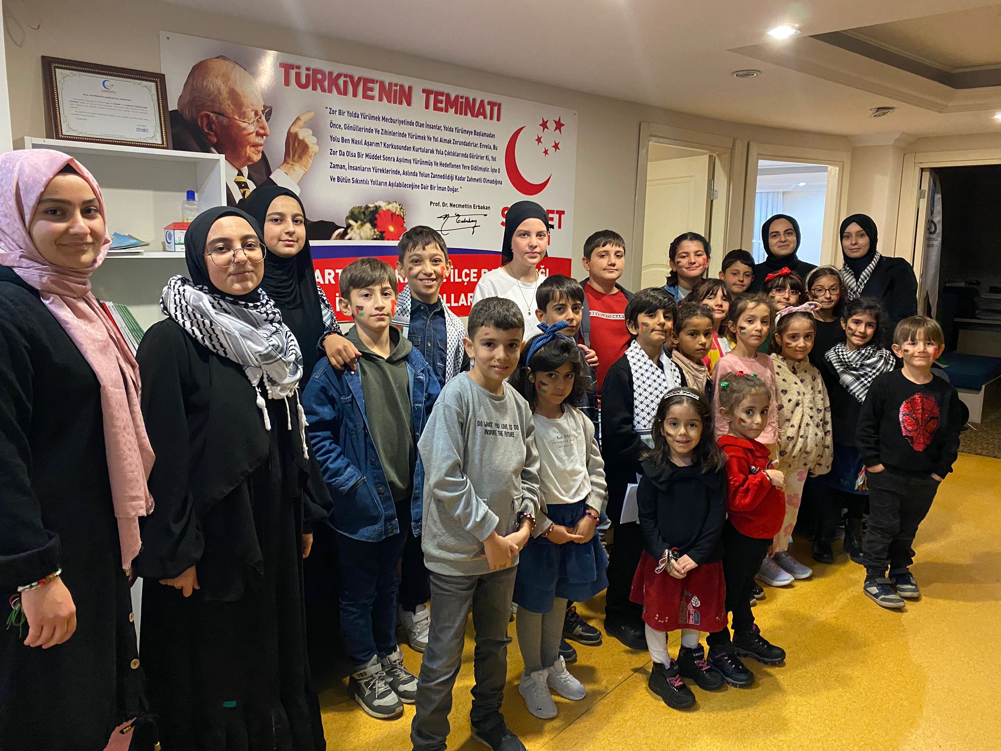 İslam ülkeleri, ayağa kalkın! Kutsal Kitabımız Kuran-i Kerim’in bizleri kardeş kıldığını bilmez misiniz?