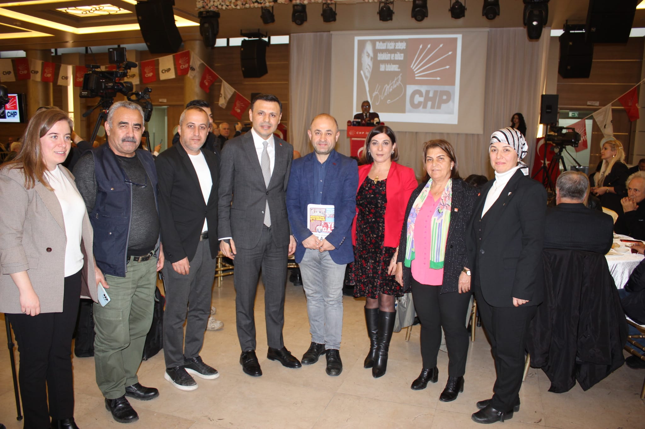 CHP İstanbul İl Başkanı Özgür Çelik, Gazeteciler Günü Toplantısında Medya Sorunlarına Odaklandı