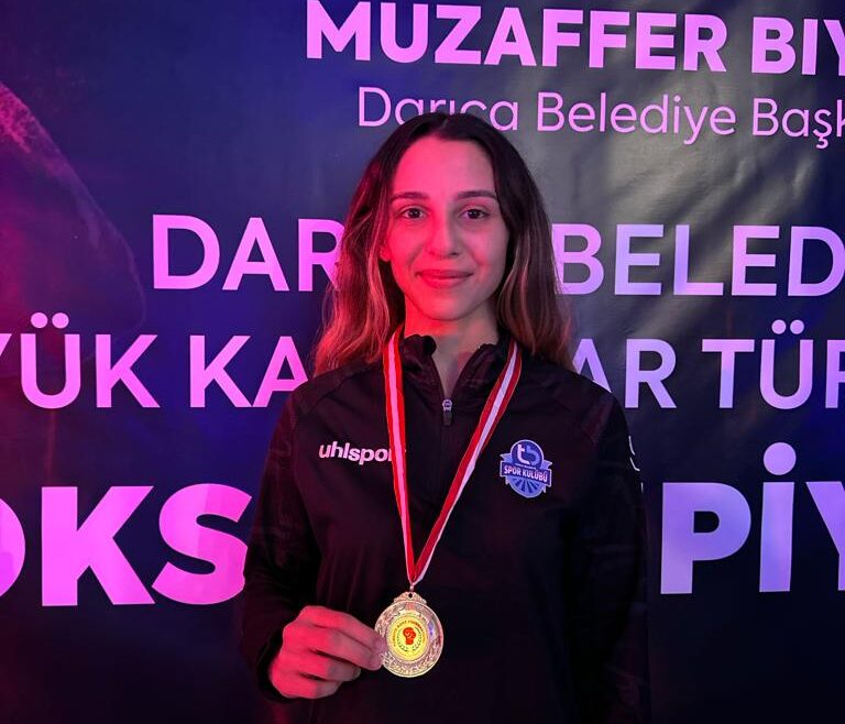 Tuzla Belediyesi sporcusu Gizem Nur Köknar, Türkiye şampiyonu oldu